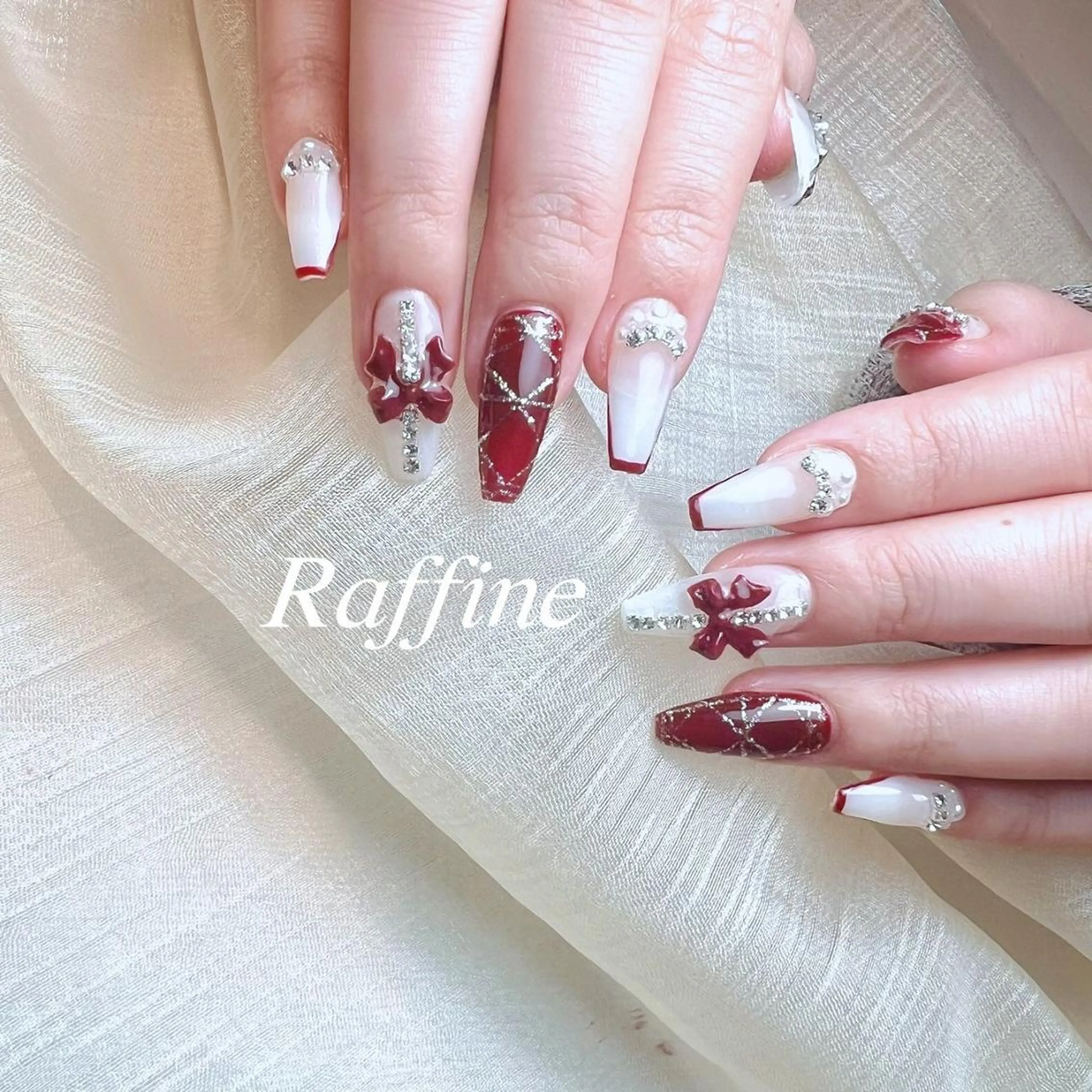 ネイル RAFFINE haru🦋🩵のネイルデザイン