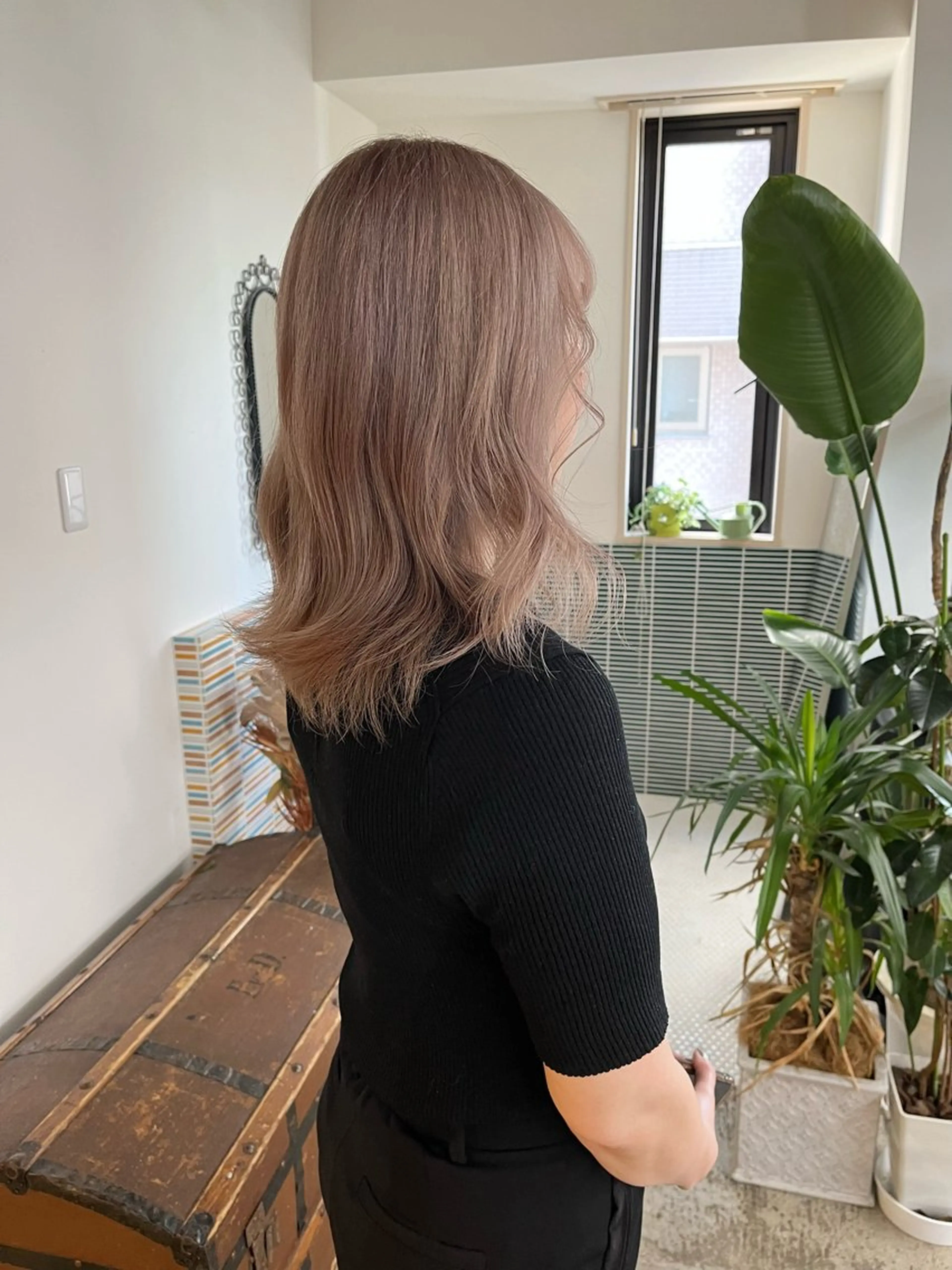 ミディアム カラー ブリーチ グレージュ ミルクティーグレージュ カット ヘアカラー トリートメント 🩷ハイトーン透明感 レイヤー🩷ユリカのヘアスタイル