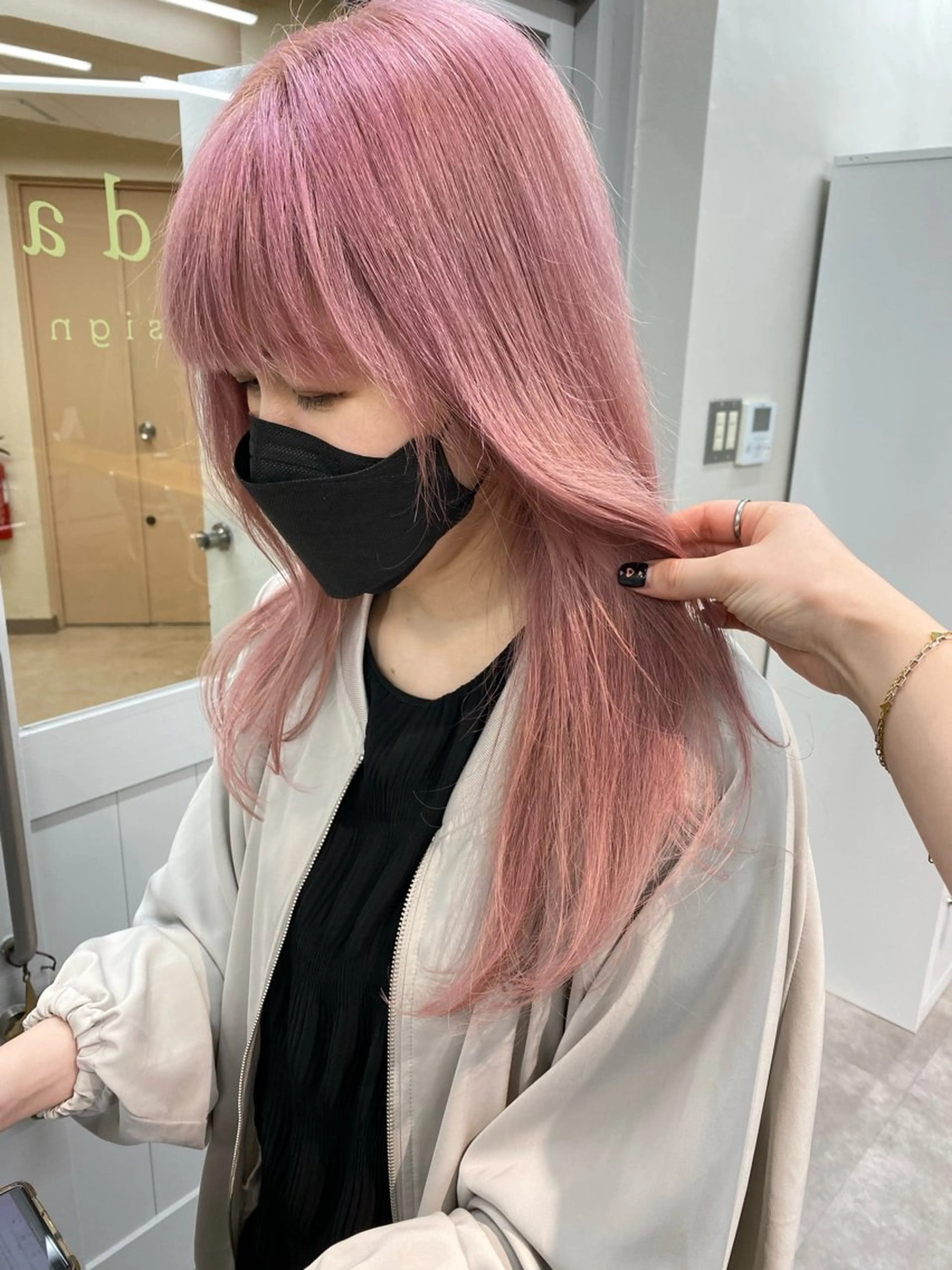 セミロング カラー ブリーチ ピンクカラー レイヤー暖色カラー 池袋Yamamotoのヘアスタイル