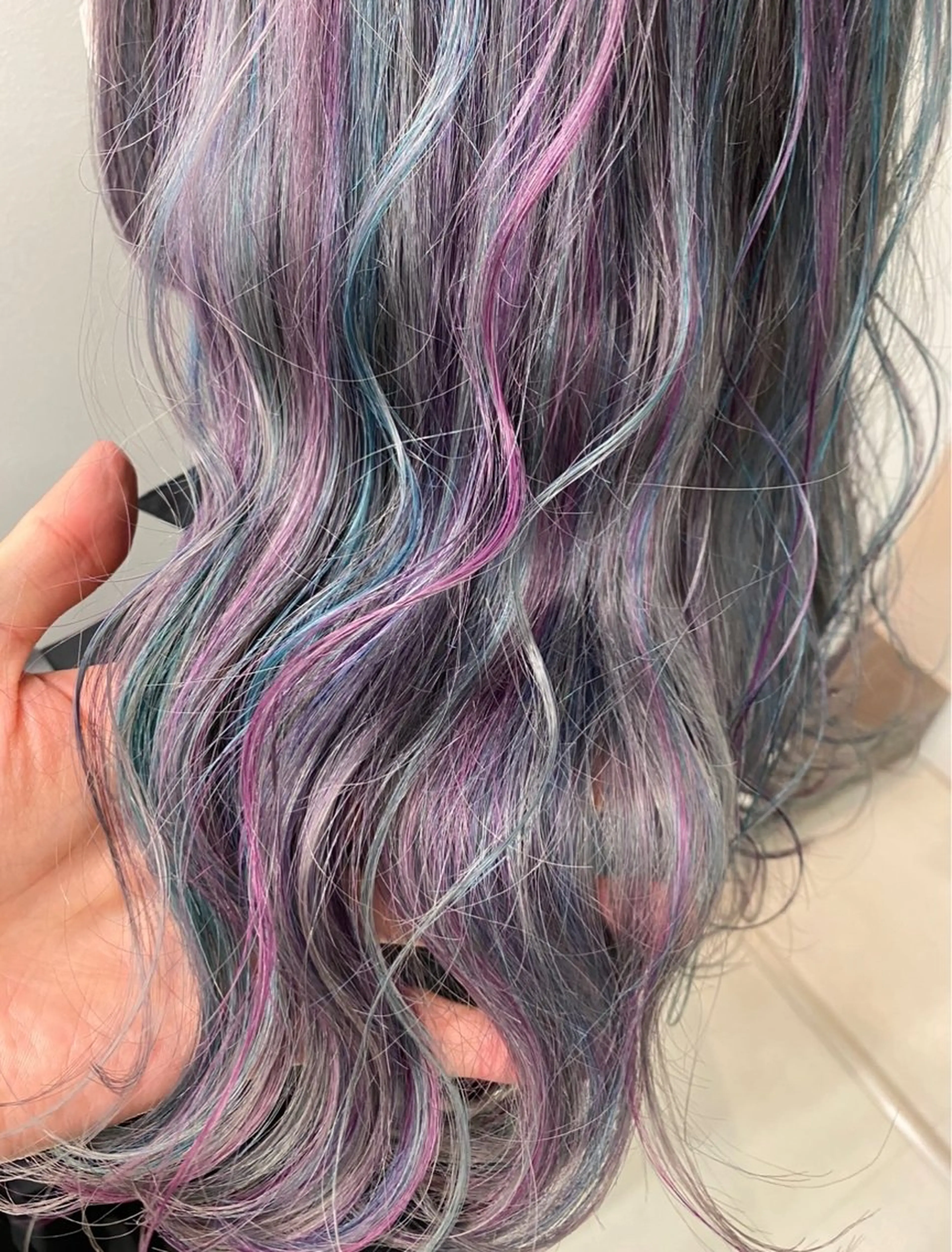 ロング カラー パーマ ヘアアレンジ ベージュカラー ブリーチ 透明感カラー グレージュ ラベンダーカラー 中顔面短縮カット🪽 レイヤー🥀コウヘイのヘアスタイル
