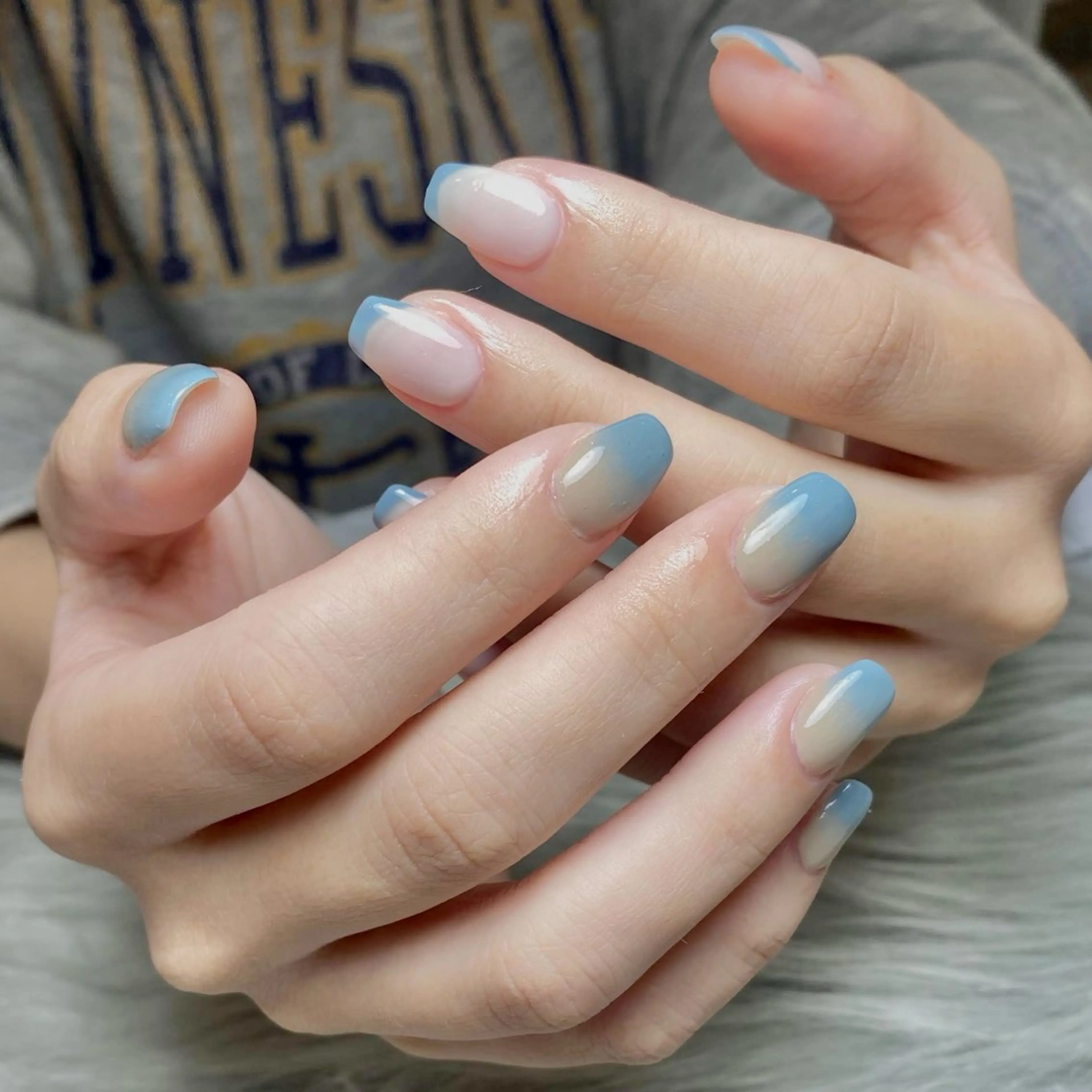 ネイル フレンチネイル グラデーション ショートネイル Roi〈ロワ〉 Reikaのネイルデザイン