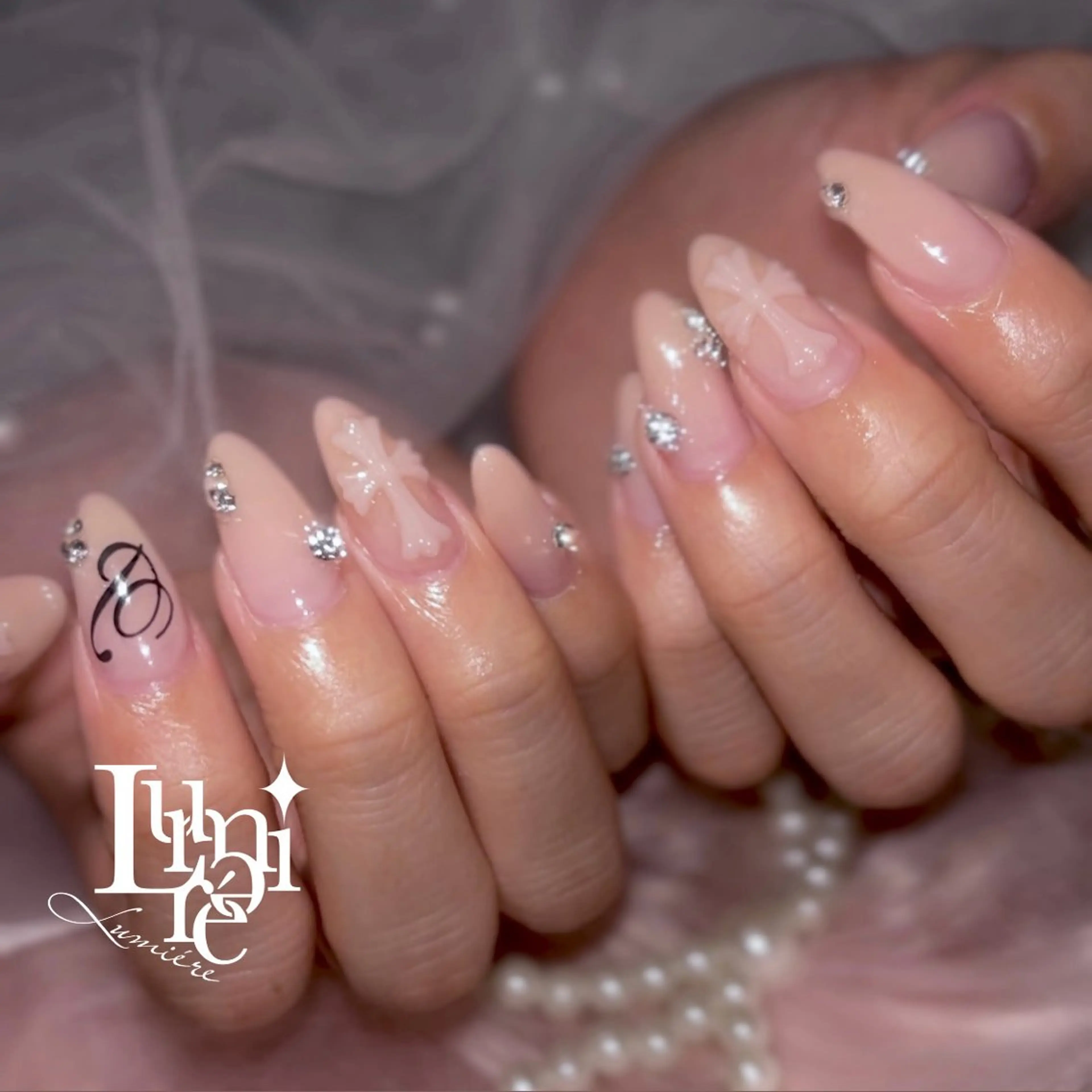 ネイル ハンドネイル Lumière/ ロング/ワンホンのネイルデザイン