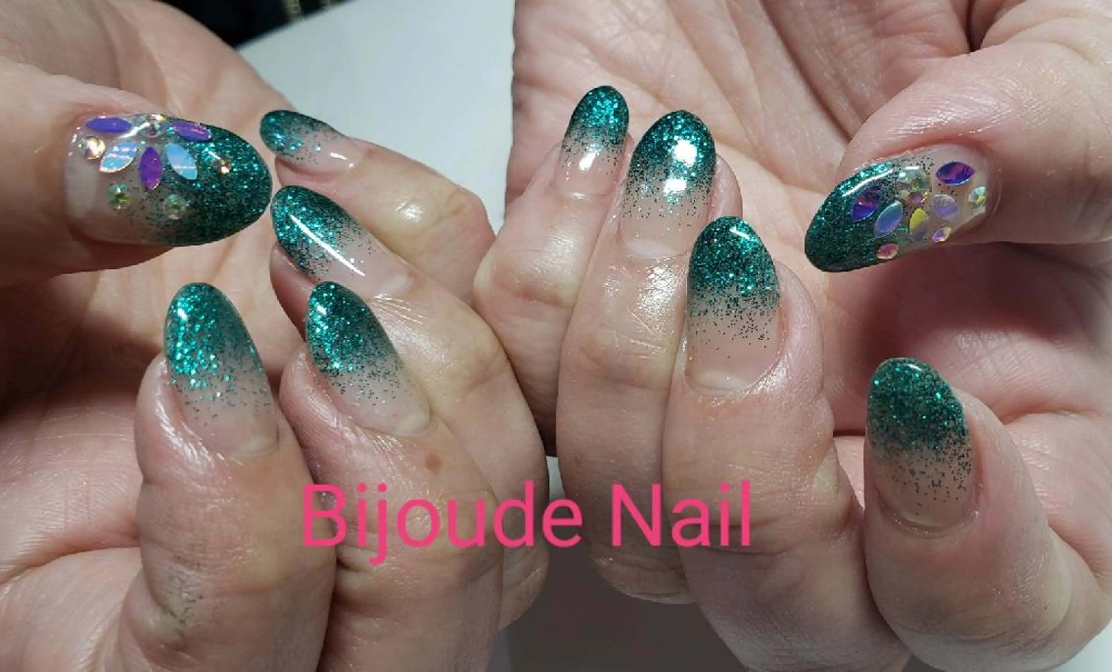 ネイル ビジュード ネイルのネイルデザイン