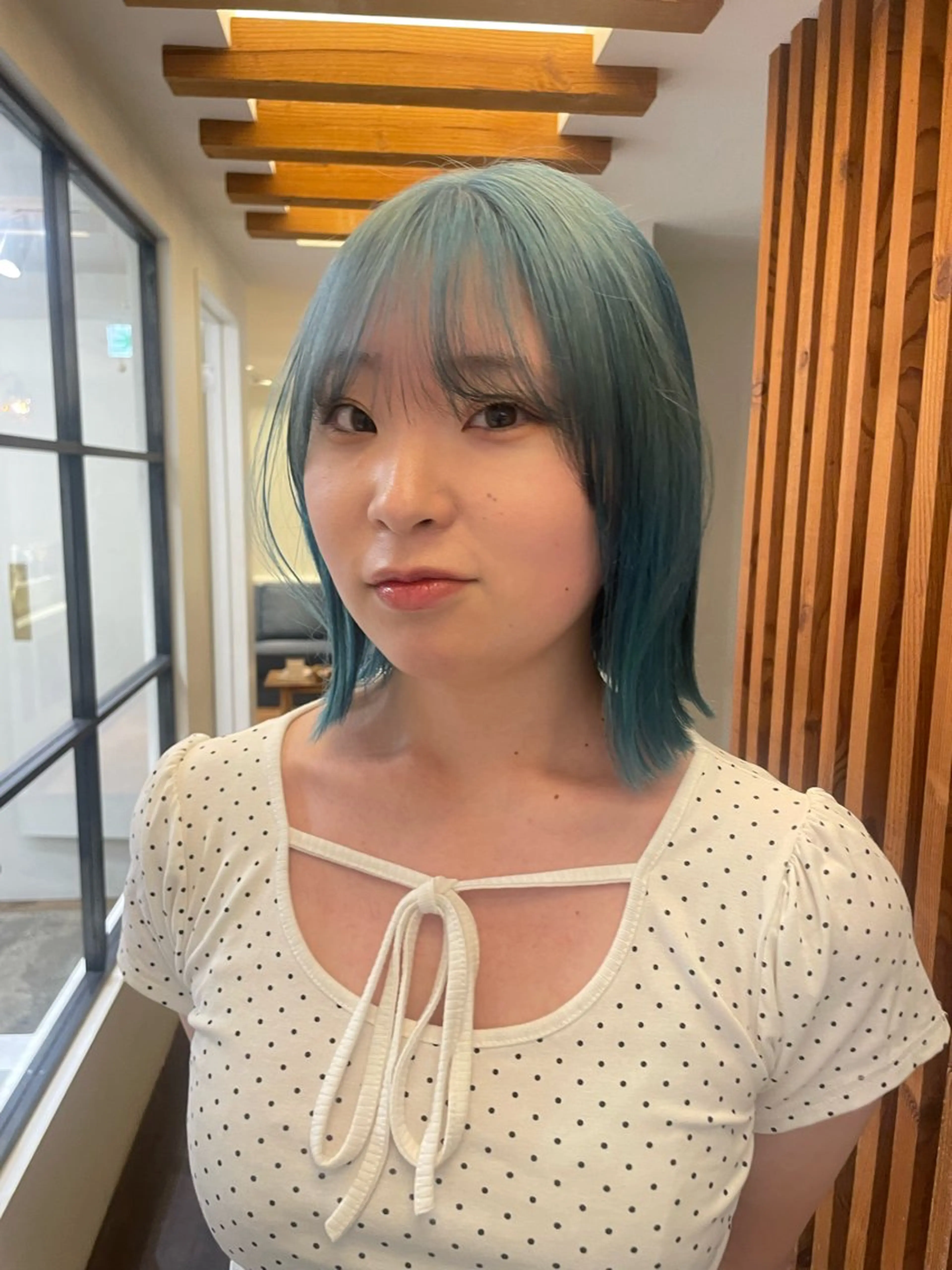 ショート カラー ブリーチ ブルーカラー ヘアカラー リカ/ハイトーン ・オリーブ🍀のヘアスタイル