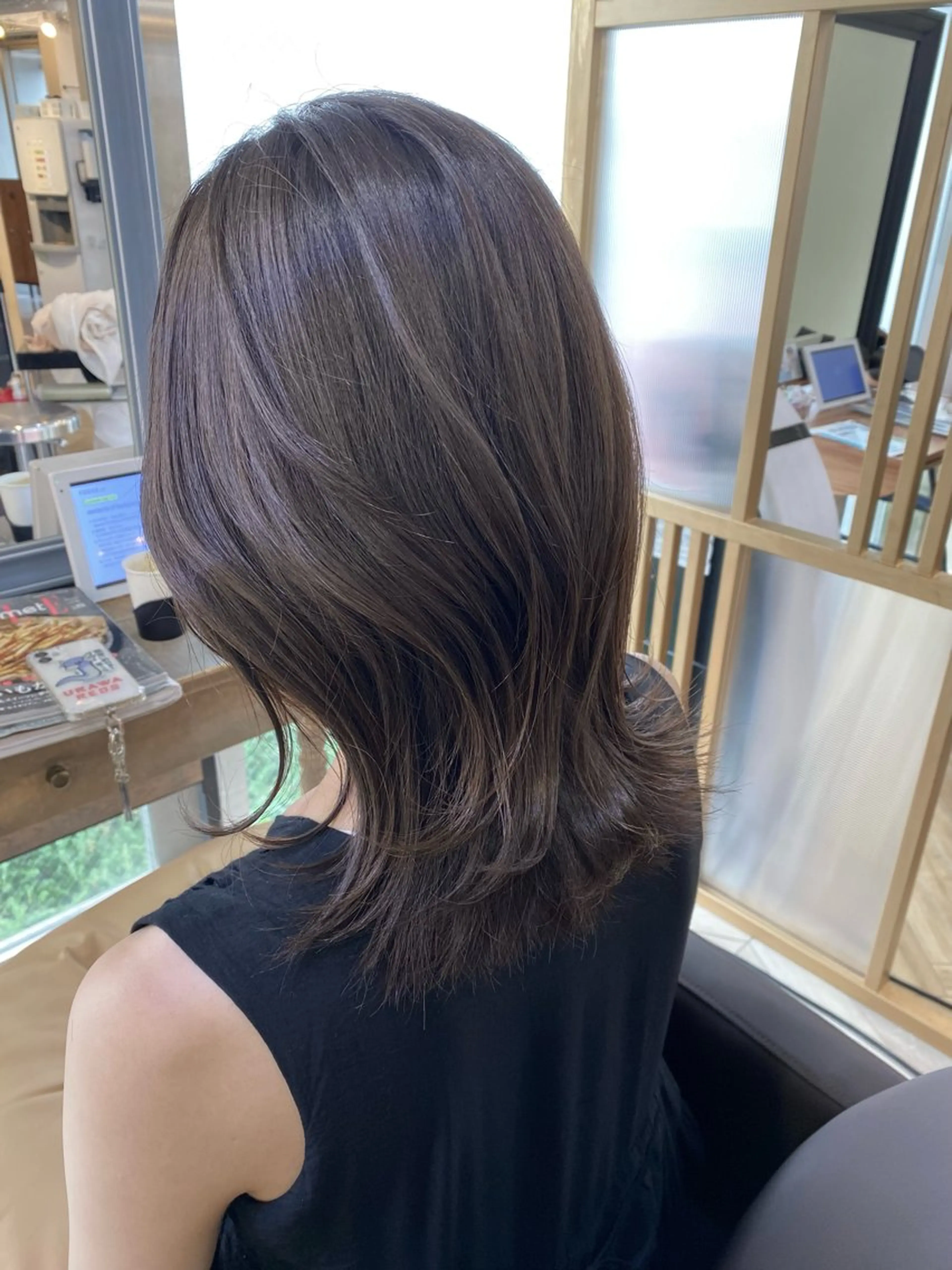 ミディアム カラー カット ヘアカラー トリートメント SALOWIN二子玉川South店所属・AYANO ／レイヤー／オリーブのヘアスタイル