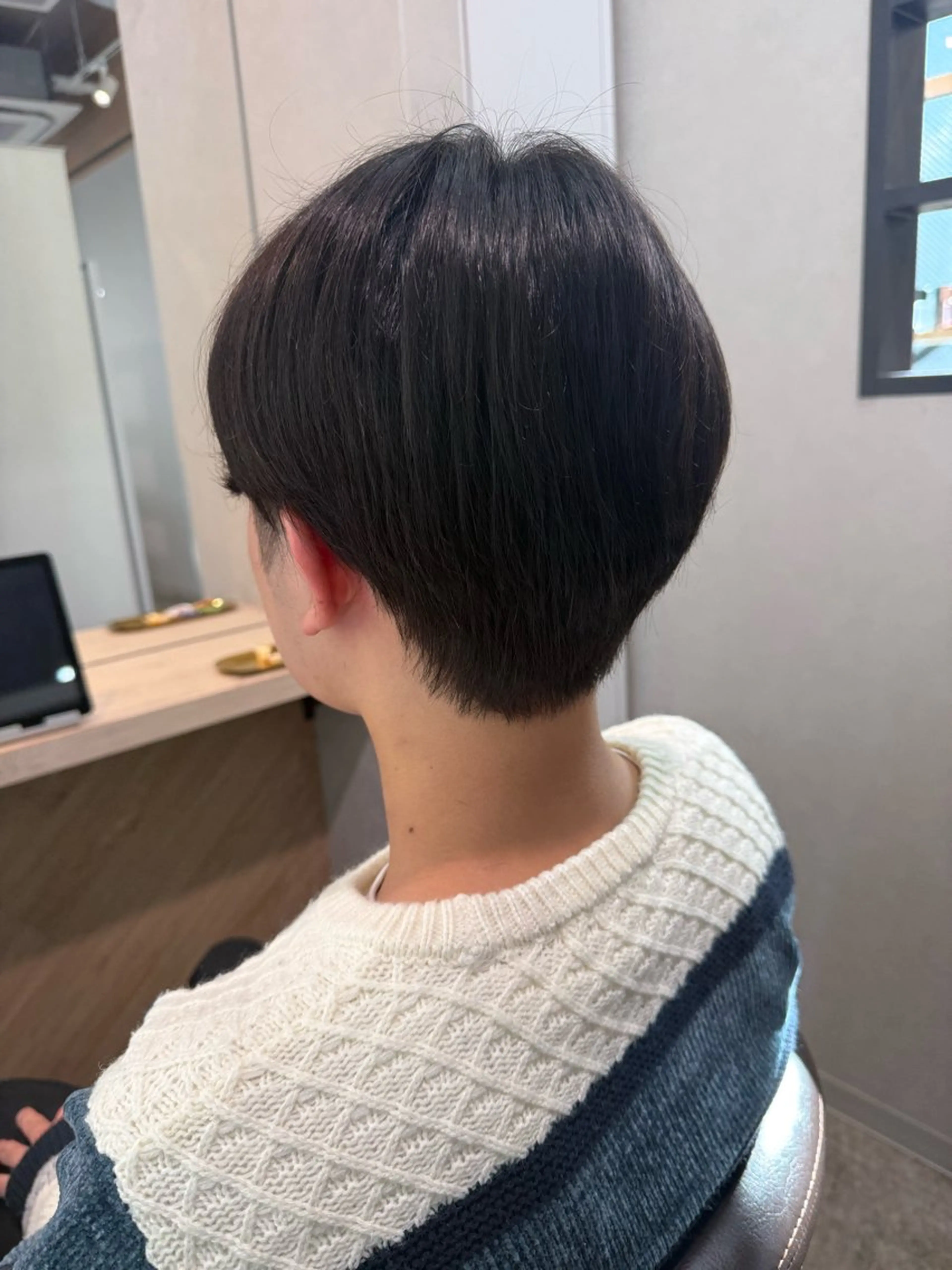 ショート メンズ センターパート ダウンパーマ フェザーパーマ メンズハイライト メンズ韓国風 藤崎百道メンズカット Zina/森井唯央のヘアスタイル