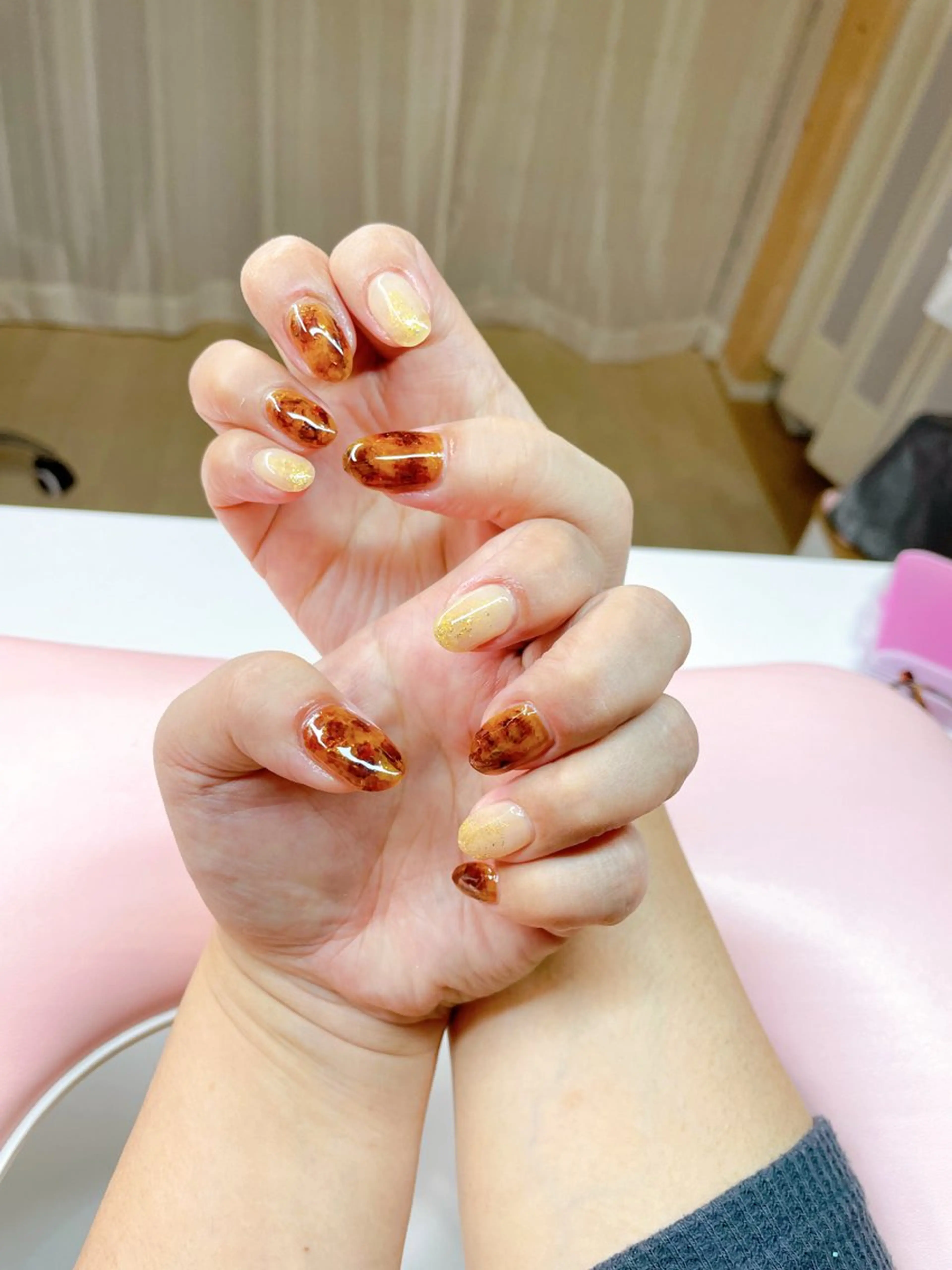 ネイル べっ甲ネイル ハンドネイル ネイルサロン キュアリーネのネイルデザイン