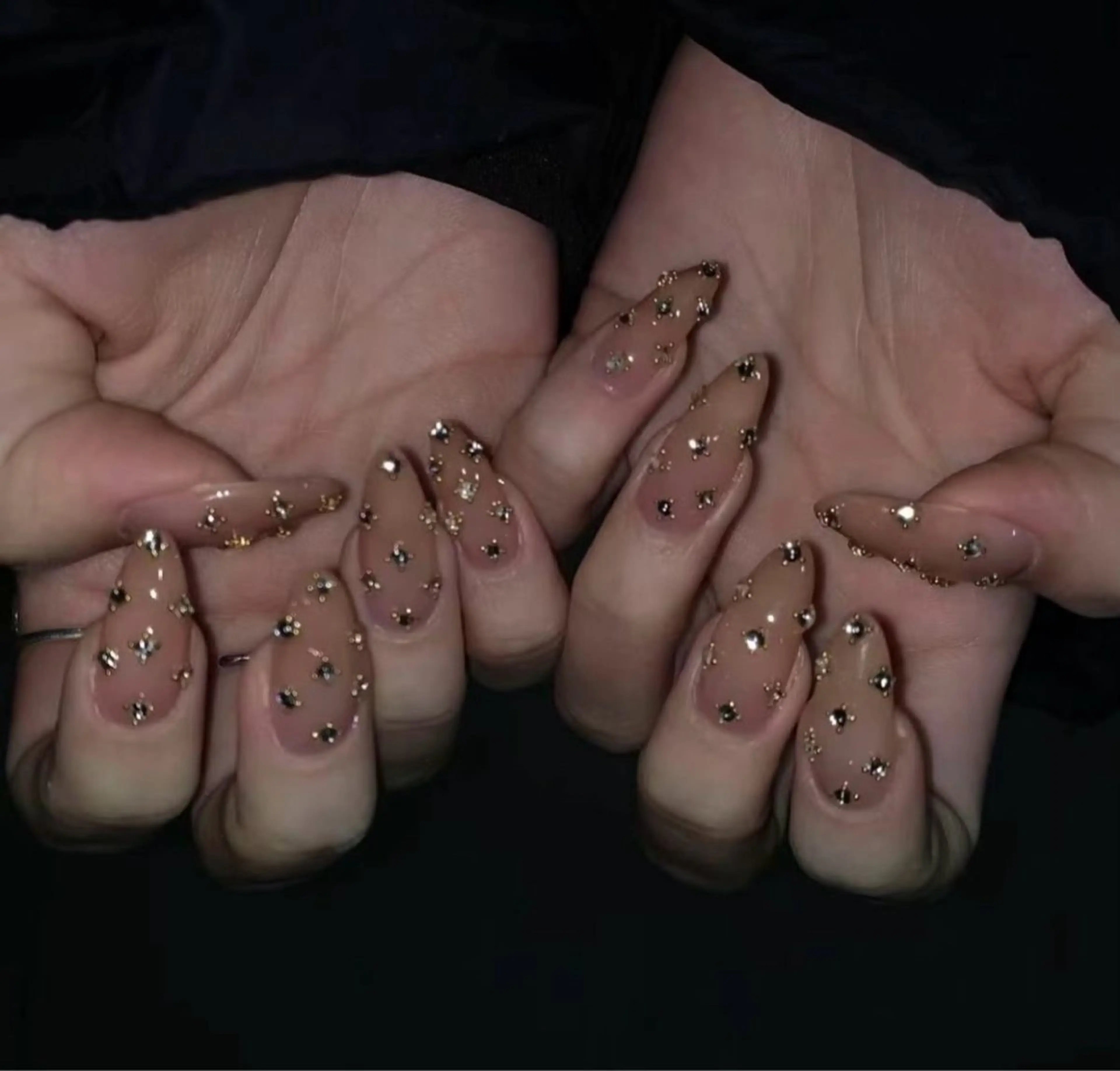 カラー グラデーションカラー ピンクカラー ハンドネイル AIN Nailのネイルデザイン