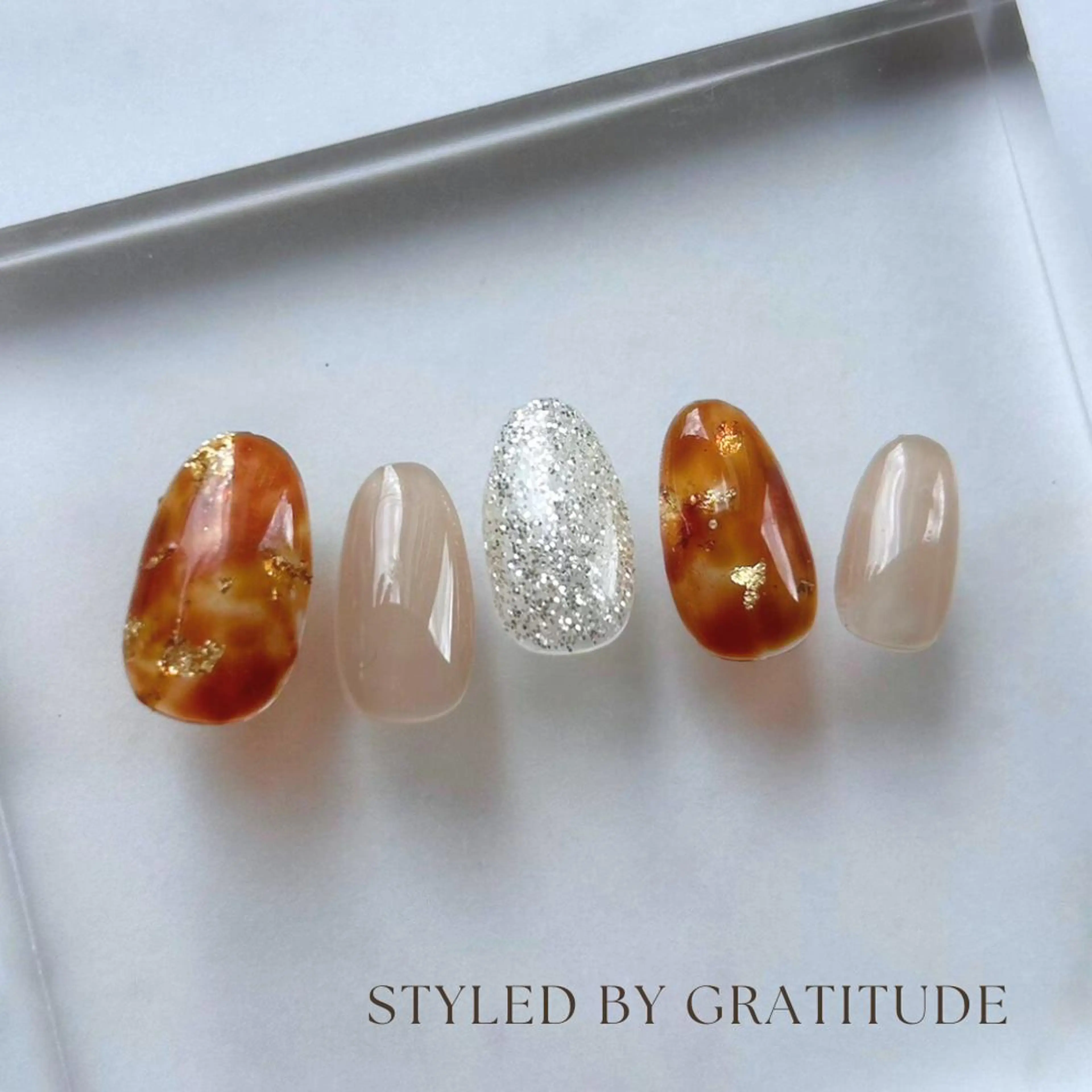ネイル べっ甲ネイル ゴールド ラメ(グリッター) シルバー ハンドネイル gratitude seikoのネイルデザイン