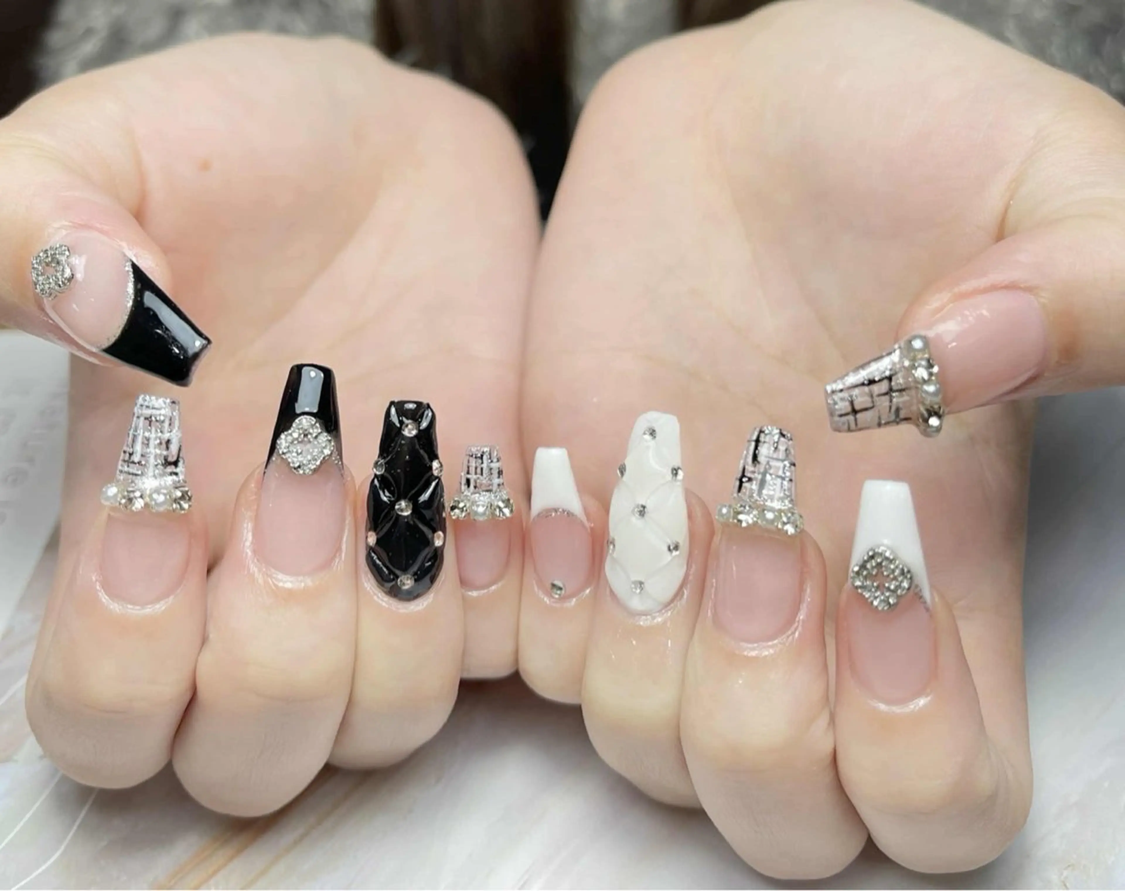 ネイル アートネイル フレンチネイル ジェルネイル グラデーション 韓国ネイル ハンドネイル 💕鈴木ユリ パラジェル/オフ無料のネイルデザイン