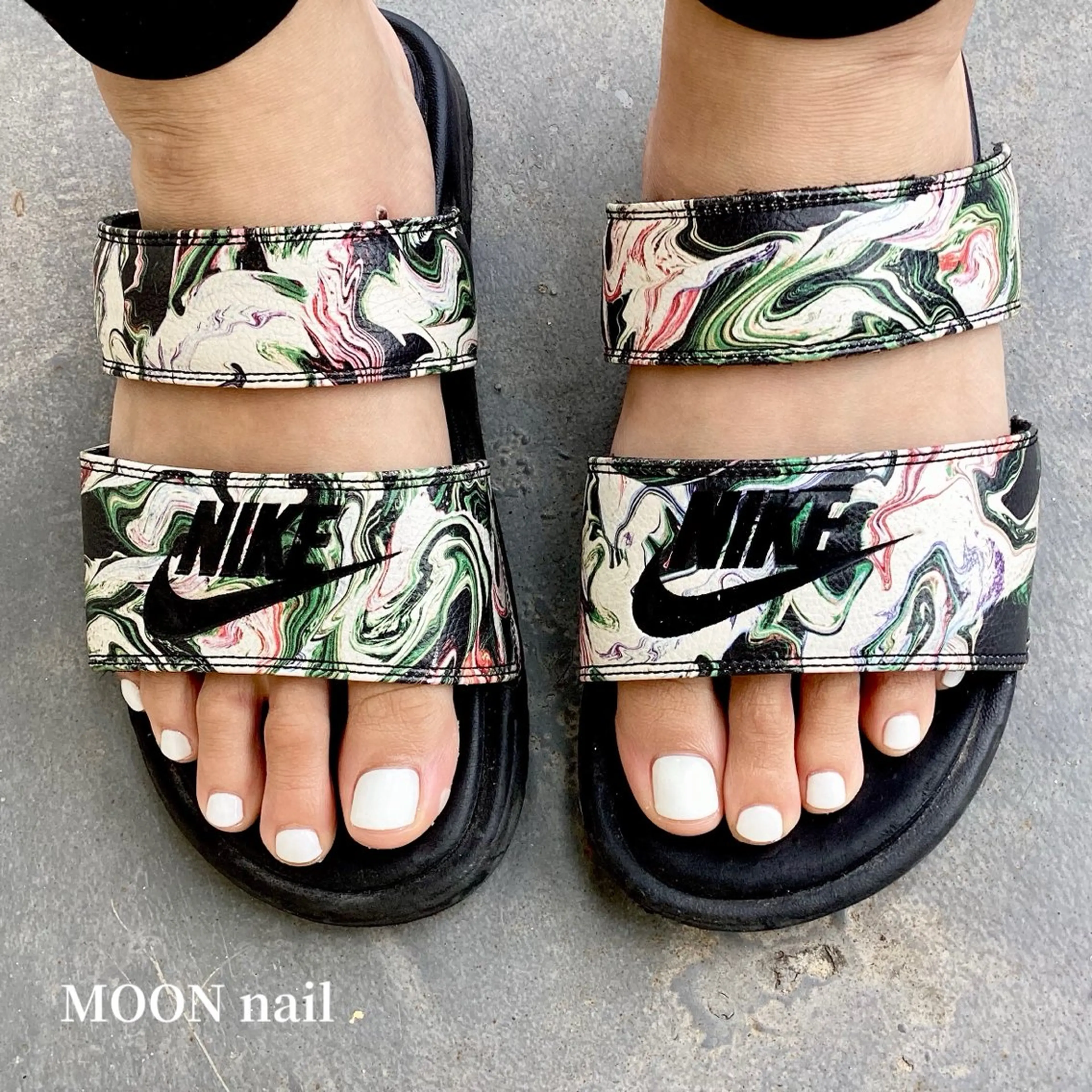 ネイル ホワイト フットネイル 浦添 MOON  nailのネイルデザイン