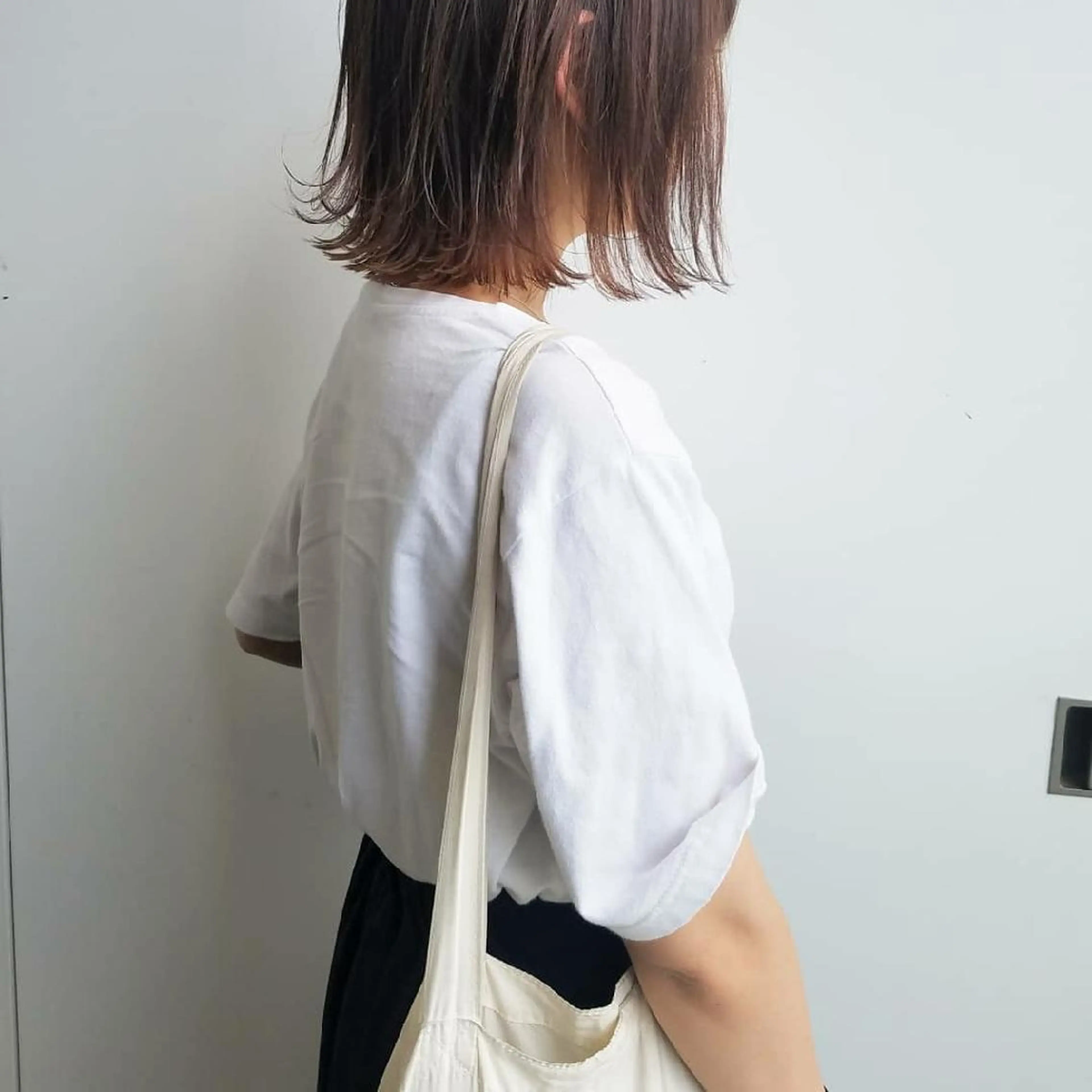 カラー ショート ボブ 外ハネヘア iplus まつげ、眉毛、耳つぼのマツエク・マツパデザイン