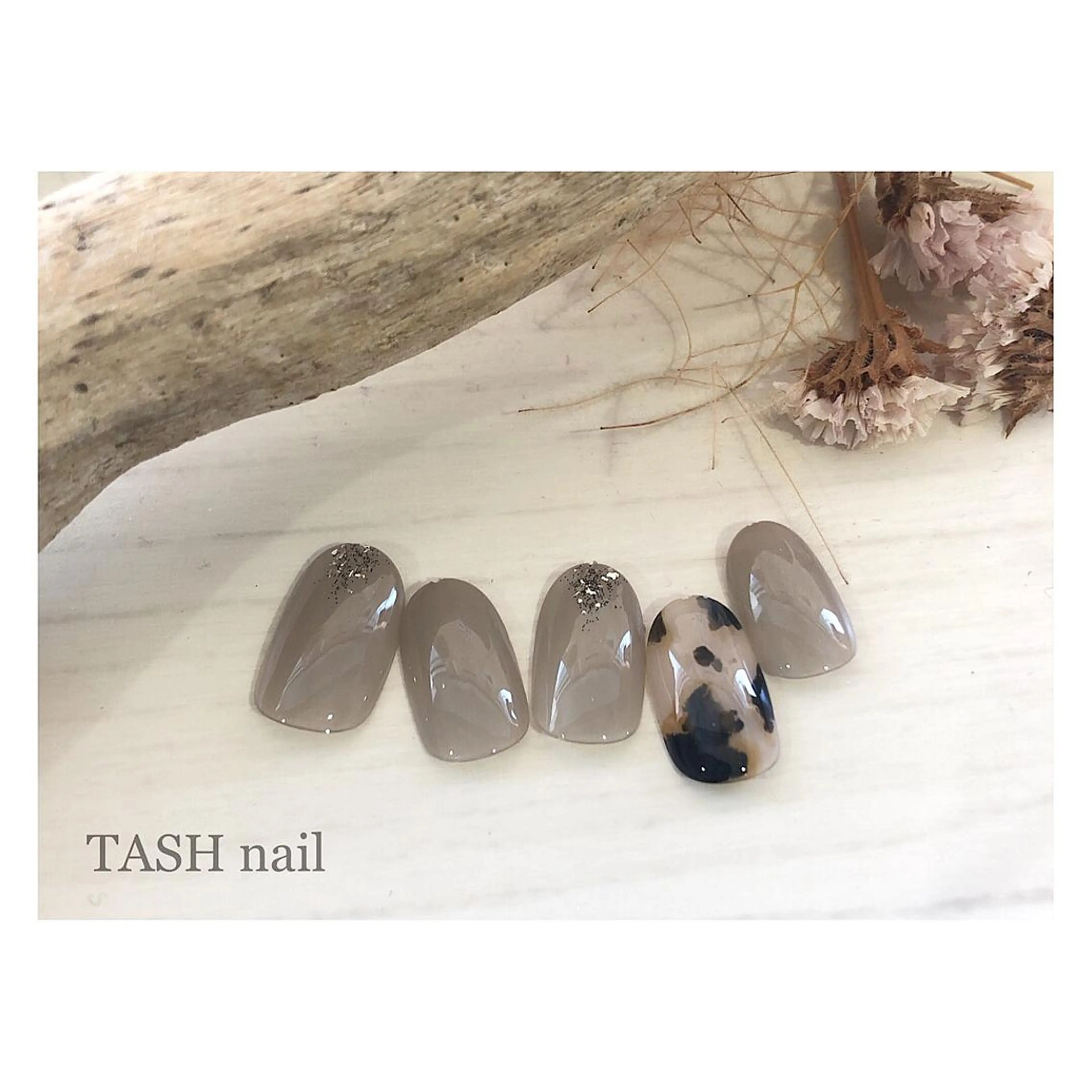 ネイル TASH nailのネイルデザイン
