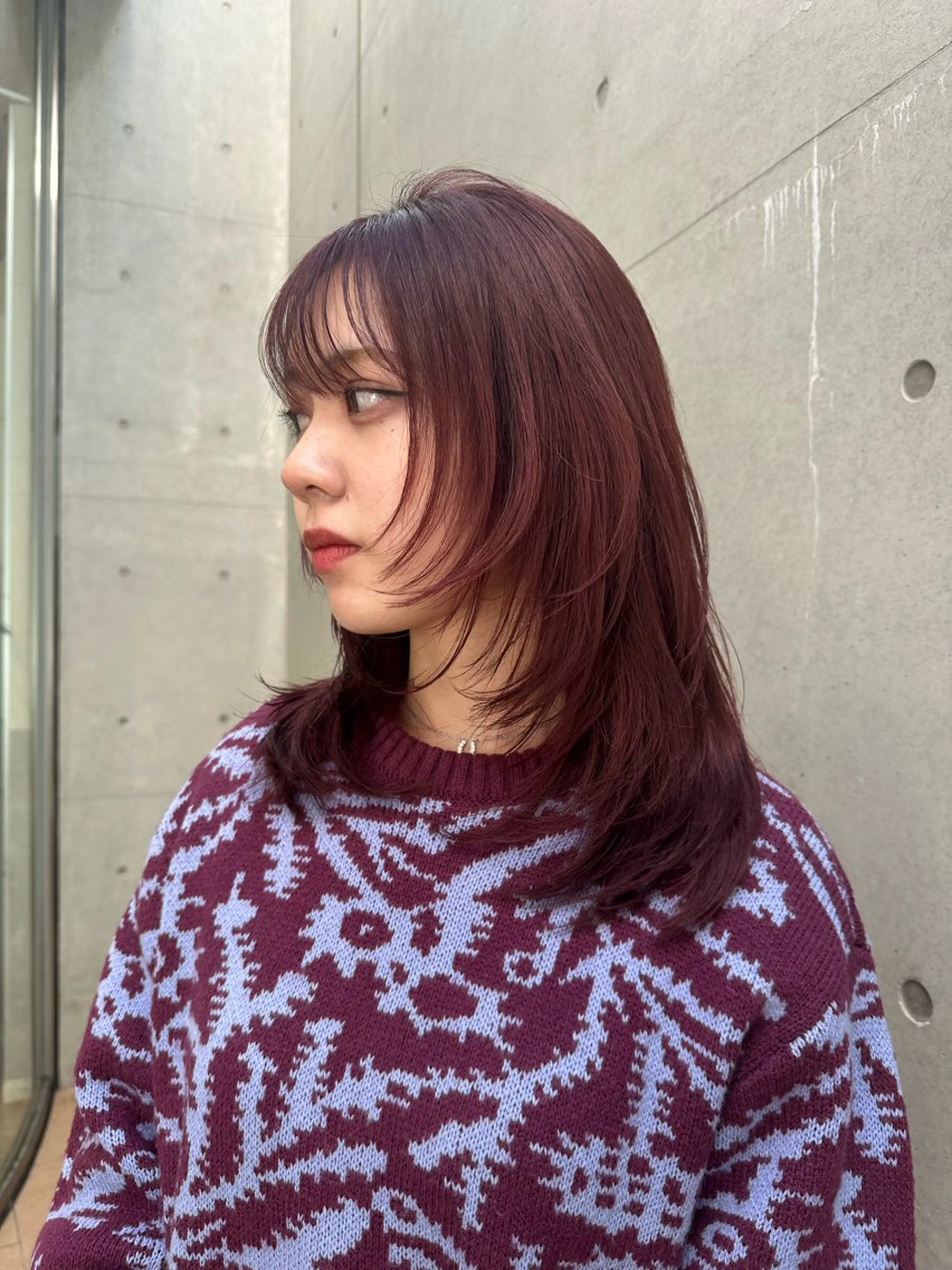 ミディアム カット トリートメント レイヤーカット 透明感カラーのヘアスタイル