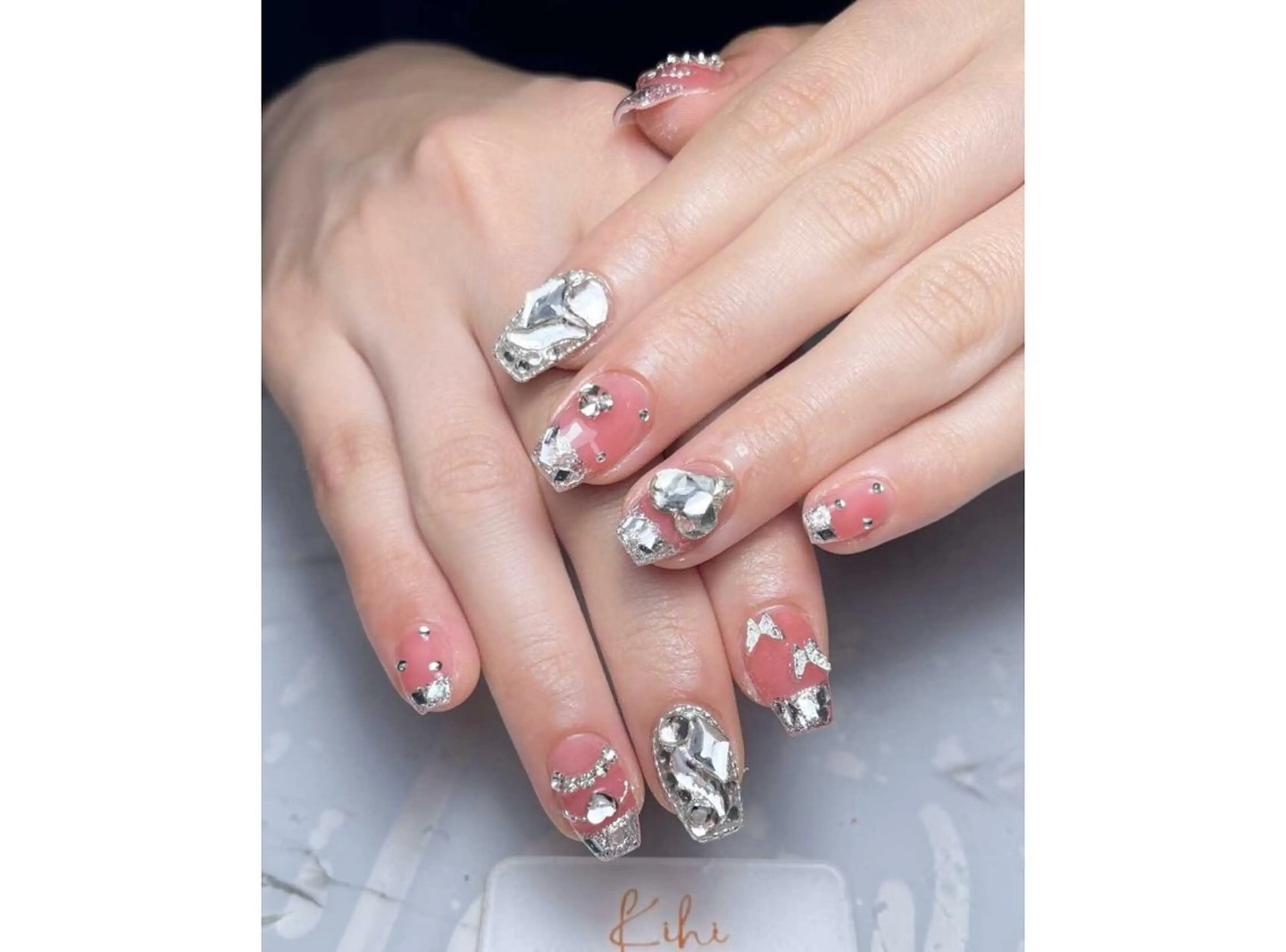 ネイル チークネイル フレンチネイル ジェルネイル グラデーション 韓国ネイル ハンドネイル 清水 ユナのネイルデザイン