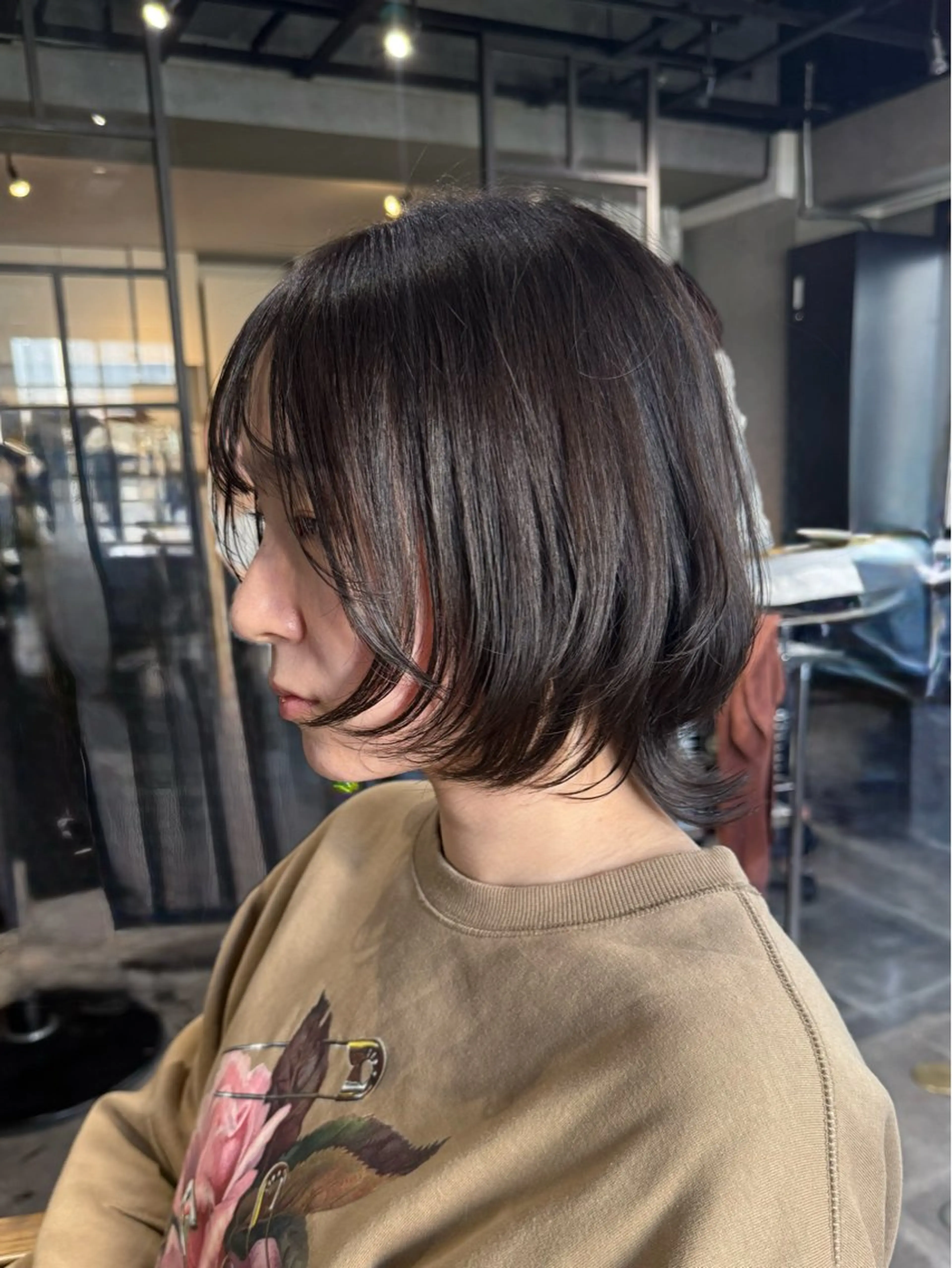 ミディアム ウルフカット カット ヘアカラー トリートメント 佐伯 桃のヘアスタイル