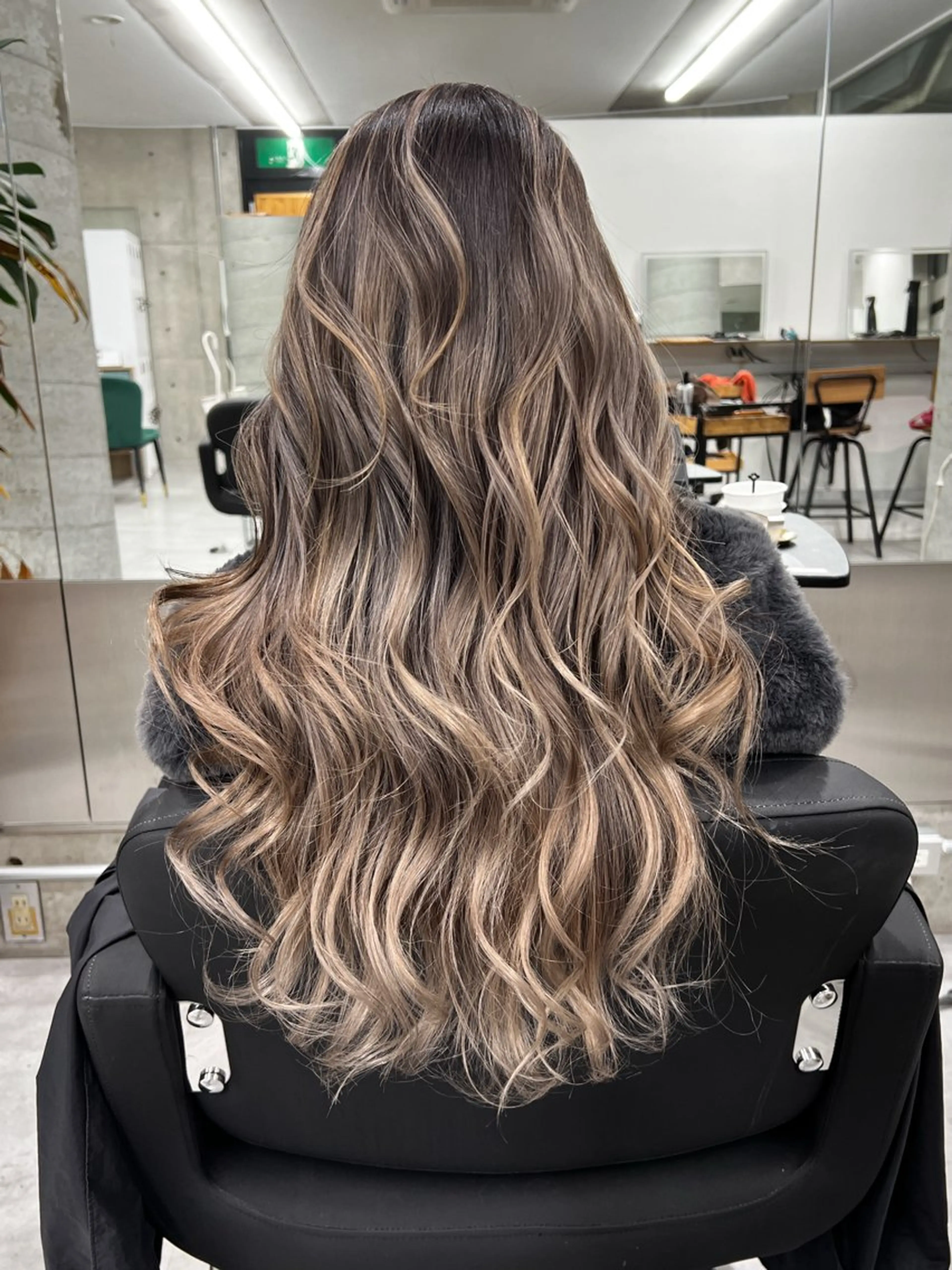 ロング カラー バレイヤージュ ブリーチ ケアブリーチ ハイトーンカラー レイヤーカット welring hair salon所属・welring hair salonのヘアスタイル