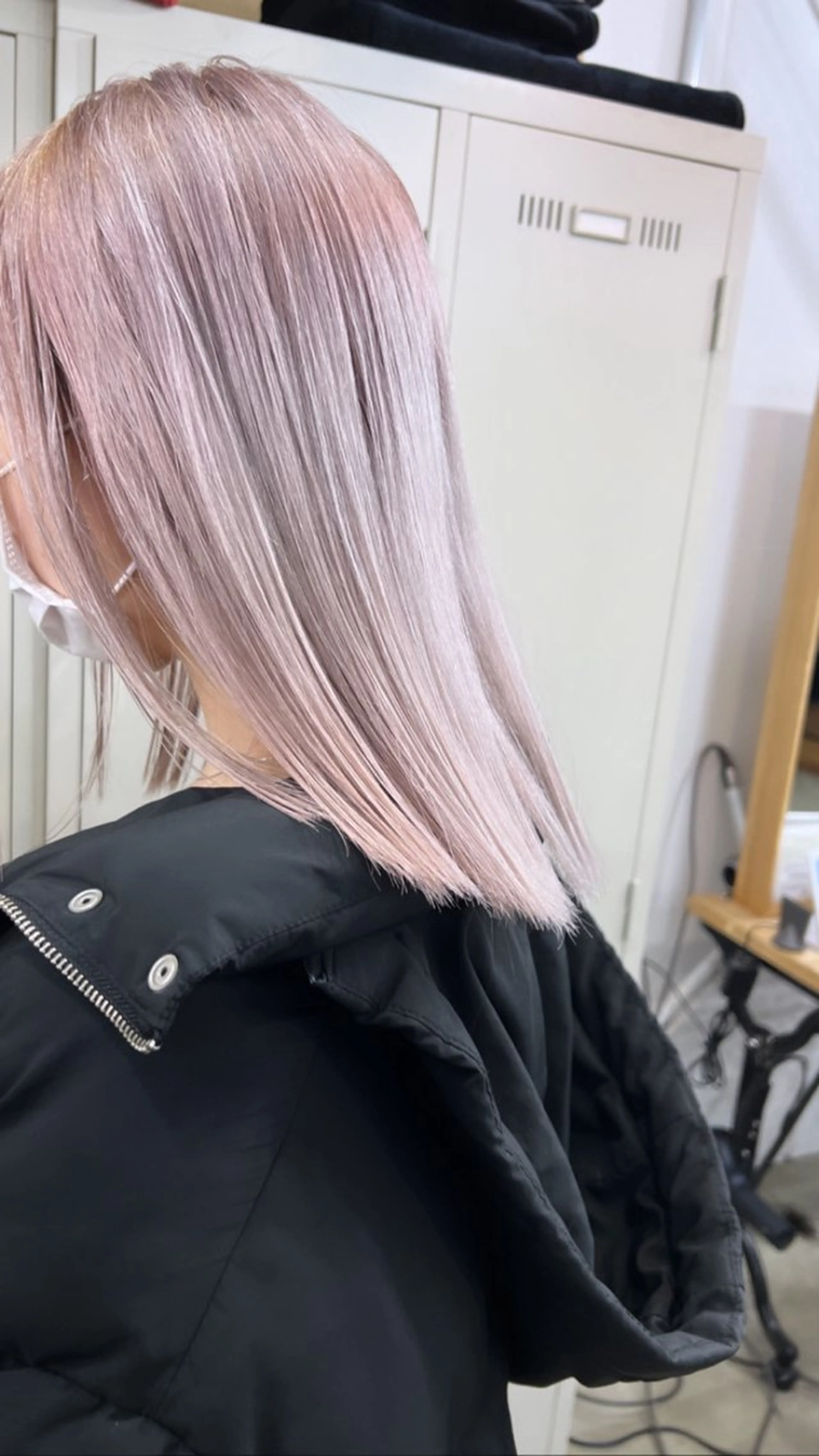 セミロング カラー ハイトーンカラー 森本玲🎶 天王寺のヘアスタイル