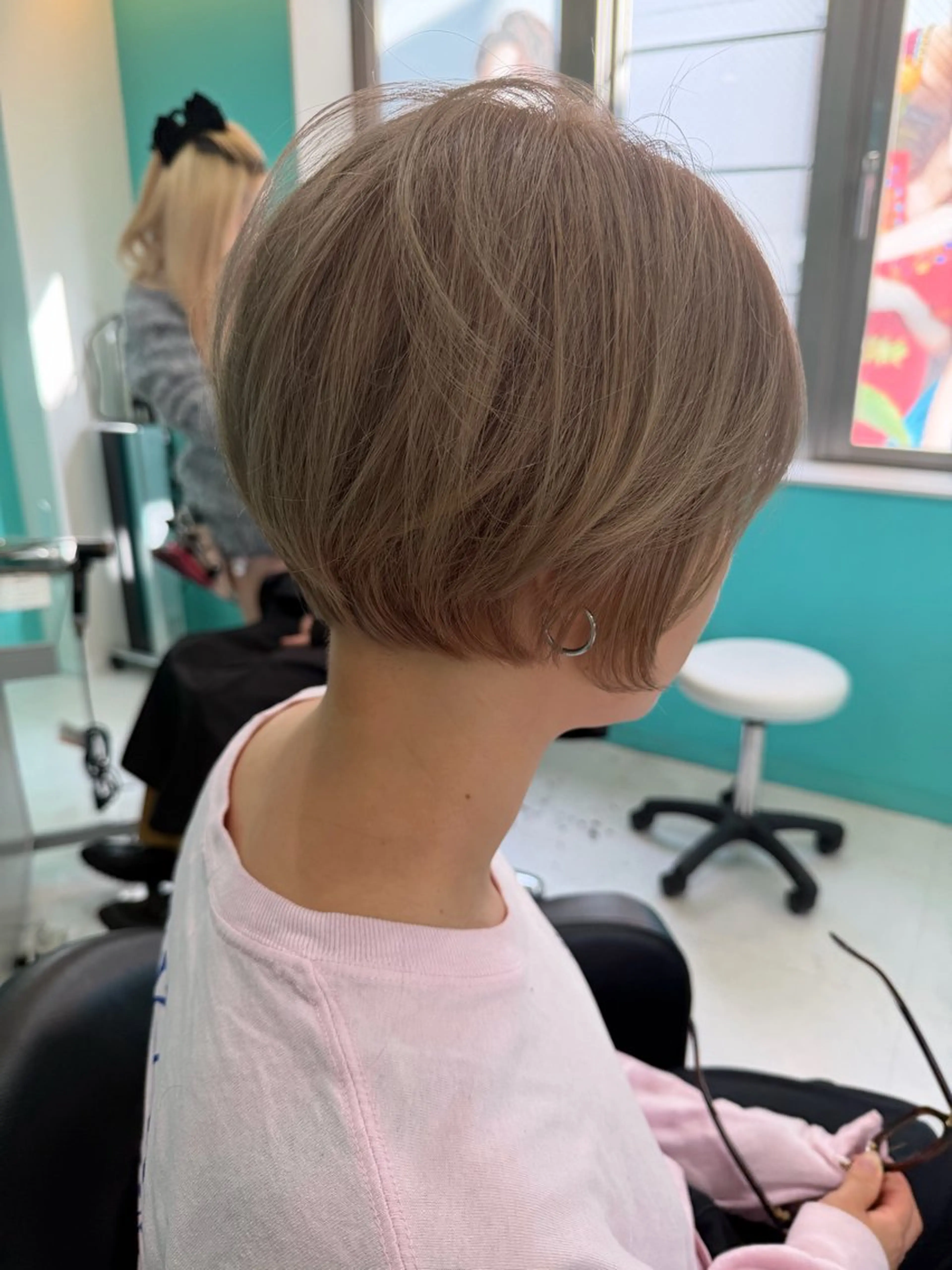 ショート カラー ベージュカラー ブリーチ ダブルカラー ミルクティーベージュ ショートヘア カット ヘアカラー 🫧ショート/ボブ 池袋西口・泡渕✂️のヘアスタイル