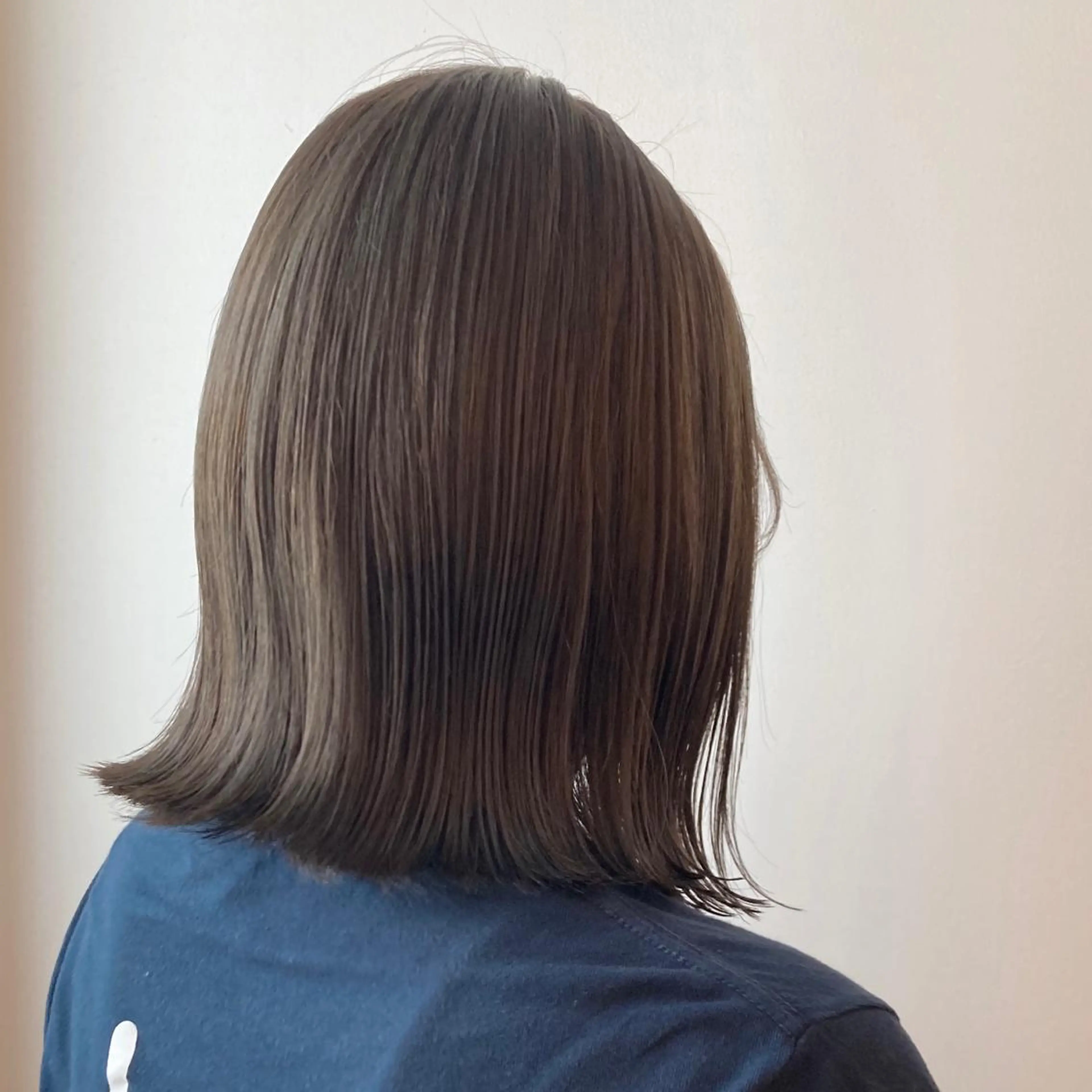 ミディアム カラー グレージュ オリーブグレージュ オリーブグレー 尾籠 美幸 （オゴモリ ミユキ）のヘアスタイル