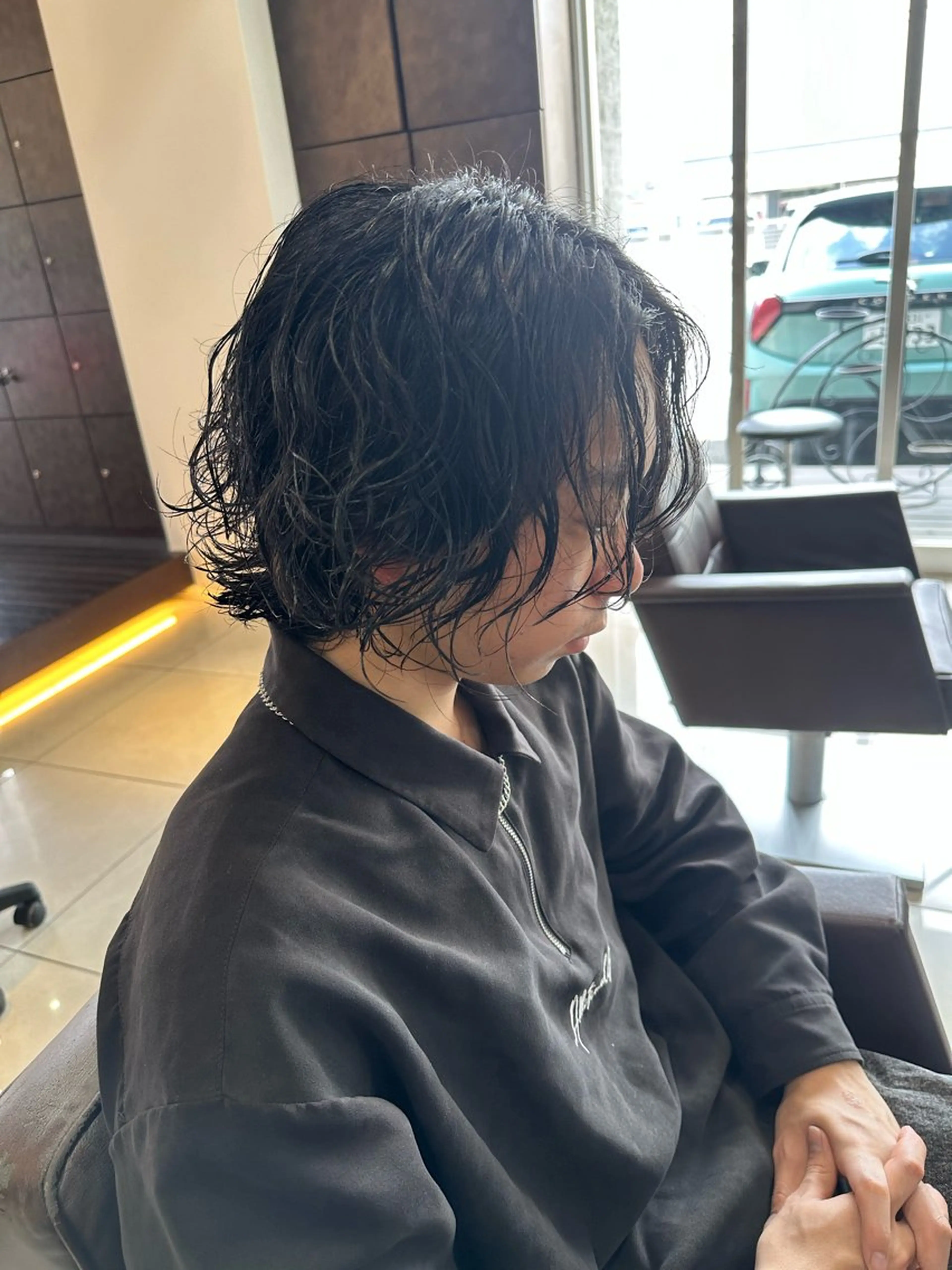 セミロング パーマ カット 海外風センターパート 健人のヘアスタイル