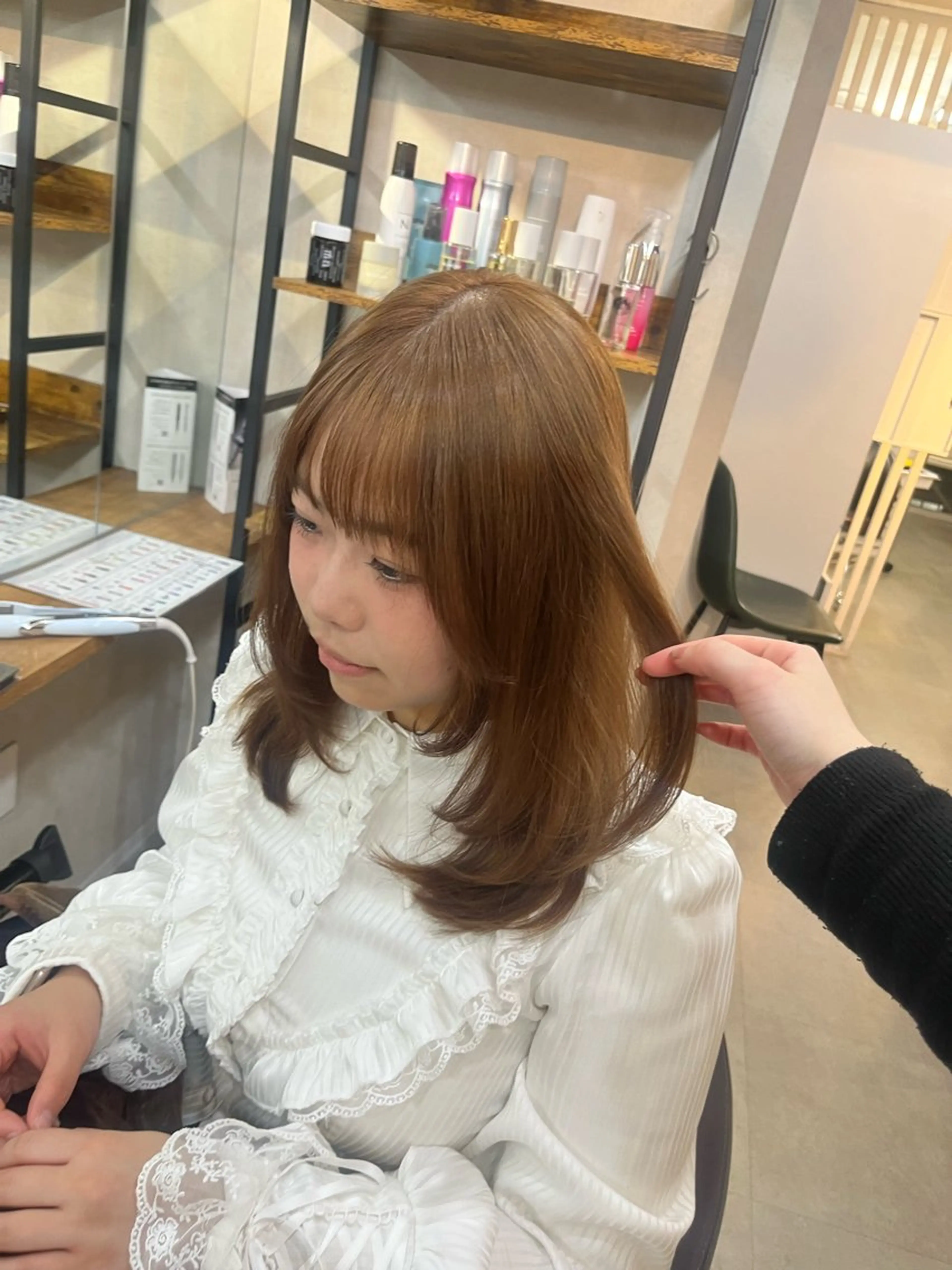 ミディアム カラー ブラウンカラー ミルクティーブラウン ヘアカラー 新宿 似合わせカラー HINAのヘアスタイル