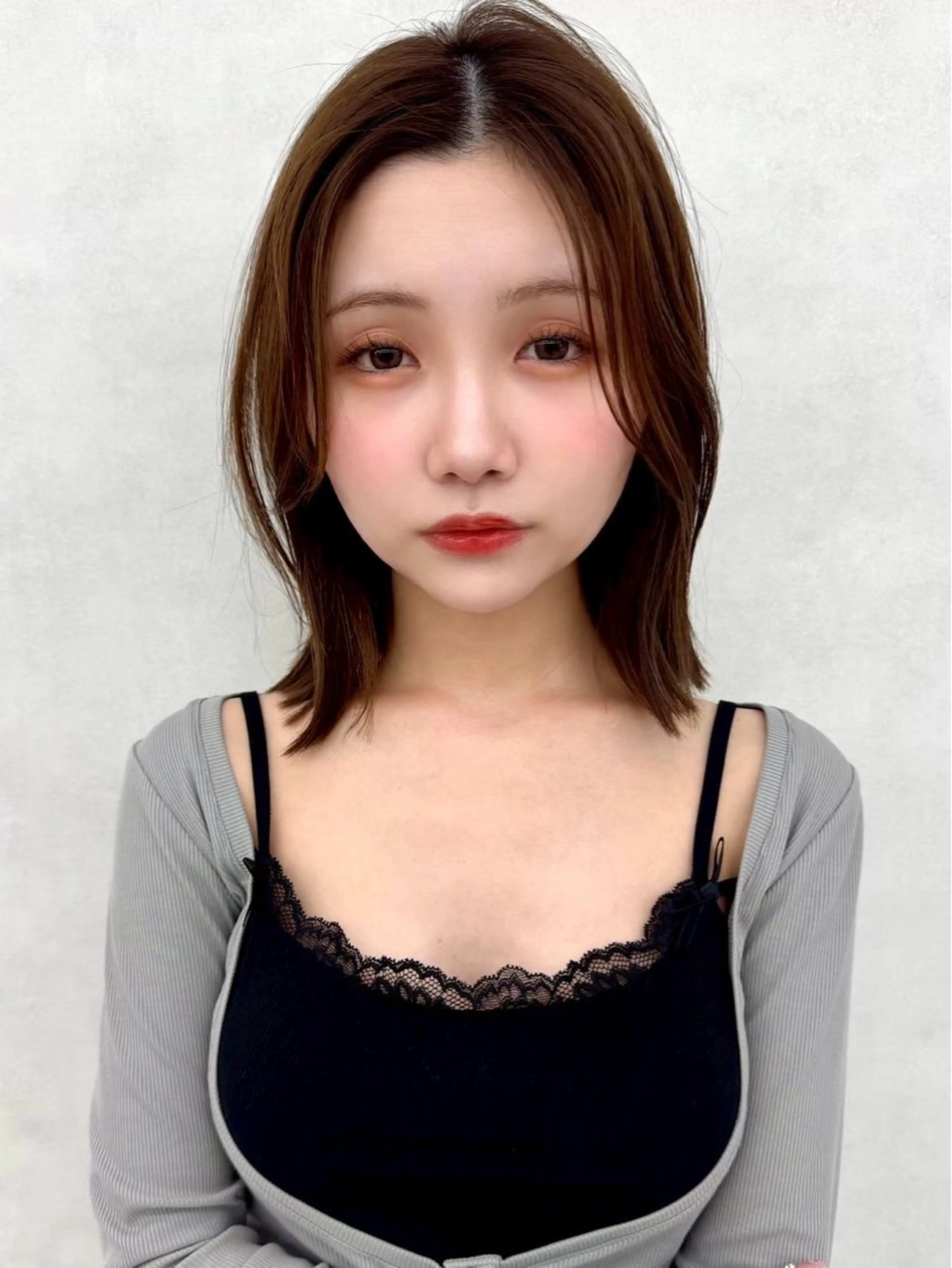 ミディアム くびれヘア 学生 韓国風ヘア レイヤーカット 小顔カット カット ヘアカラー 🇰🇷韓国ヘア★ 副店長.쿠리타⭐︎のヘアスタイル