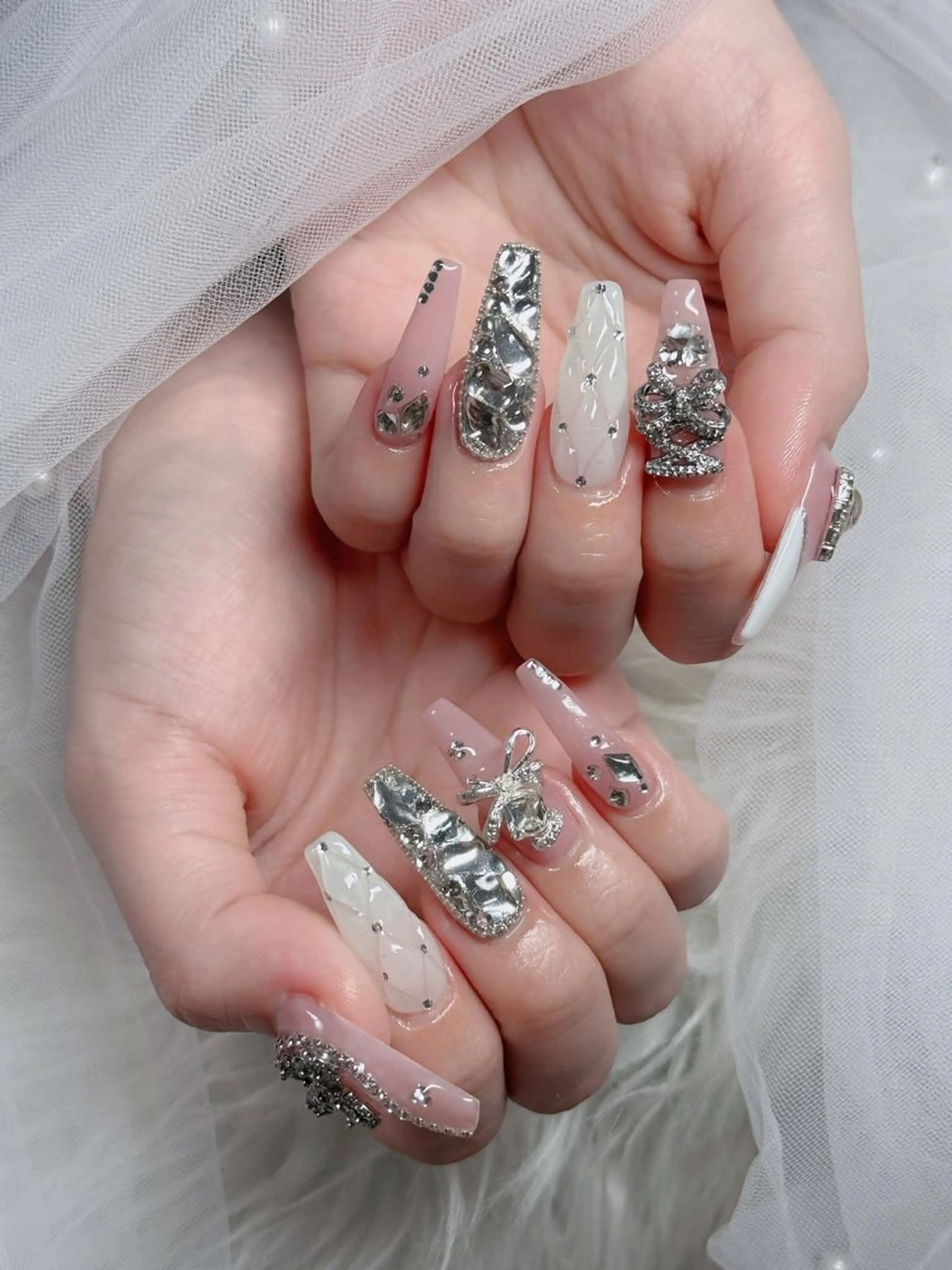 ネイル アートネイル ボルドー フレンチネイル ジェルネイル 氷ネイル・うるうるネイル ハンドネイル Julie Nails所属・Nguyenthuy Linhのネイルデザイン