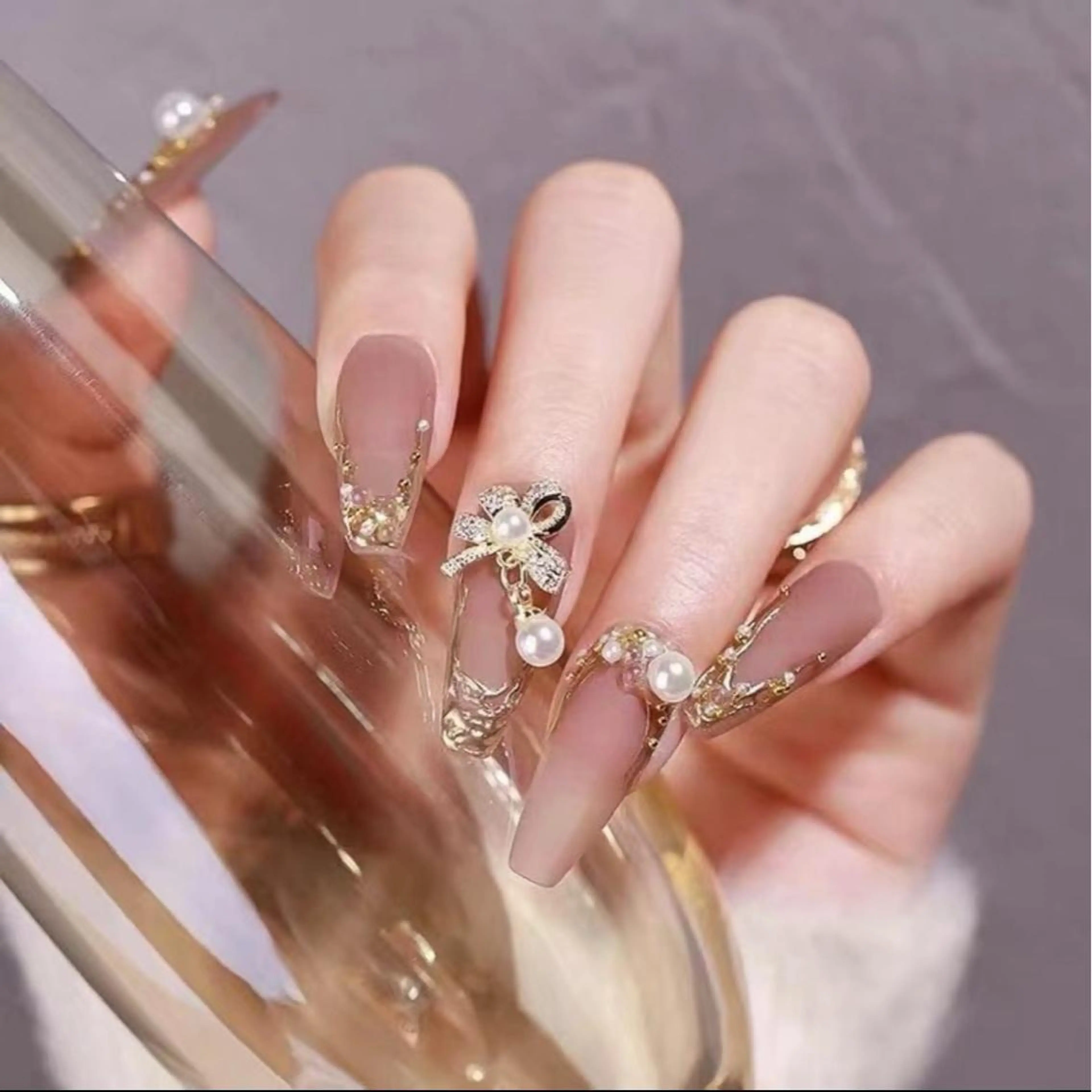 ネイル ハンドネイル Queens ciciのネイルデザイン