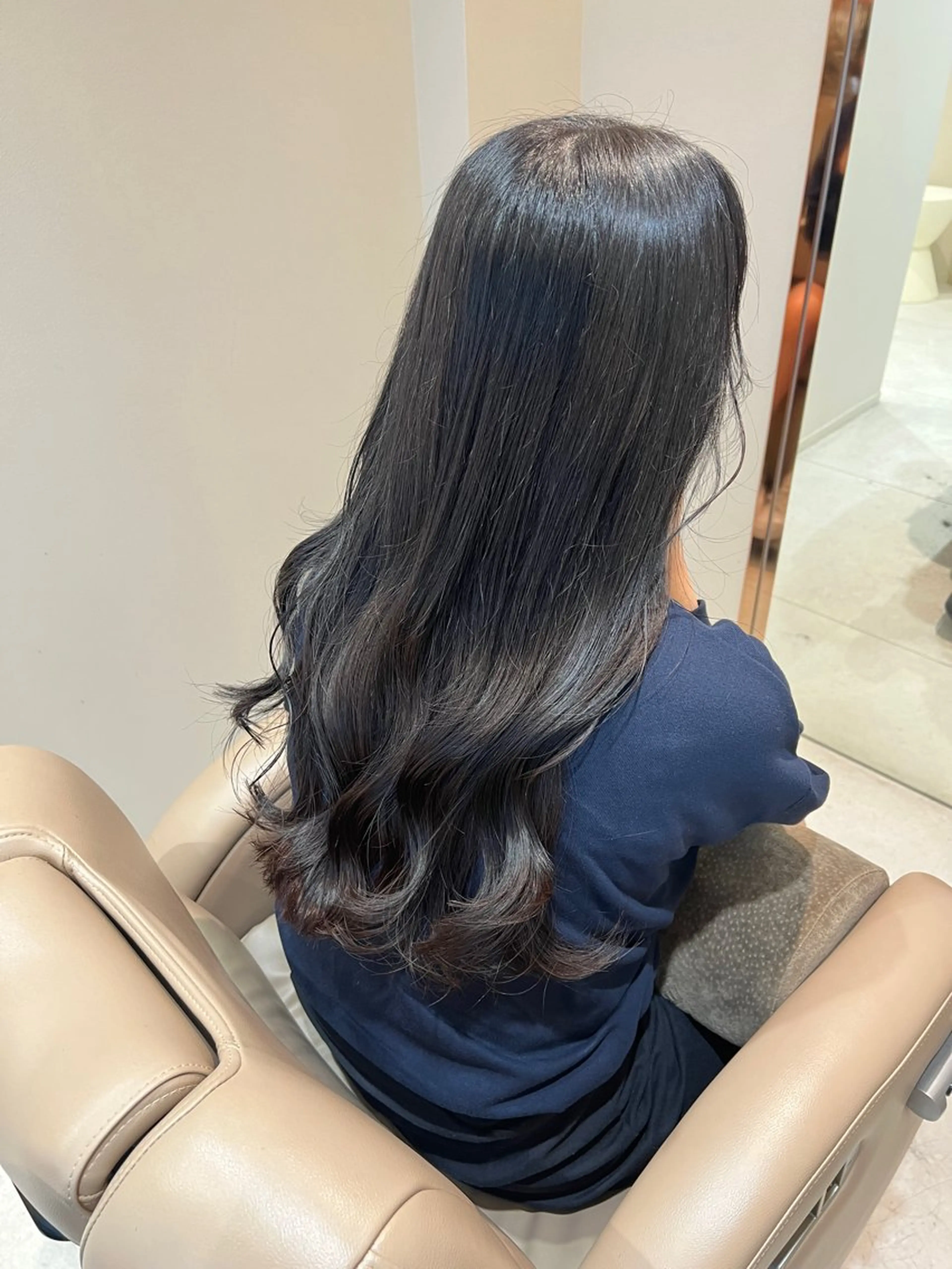 ロング カラー グレージュ オリーブグレージュ オリーブグレー カット ヘアカラー トリートメント THINK SHOP sakiのヘアスタイル