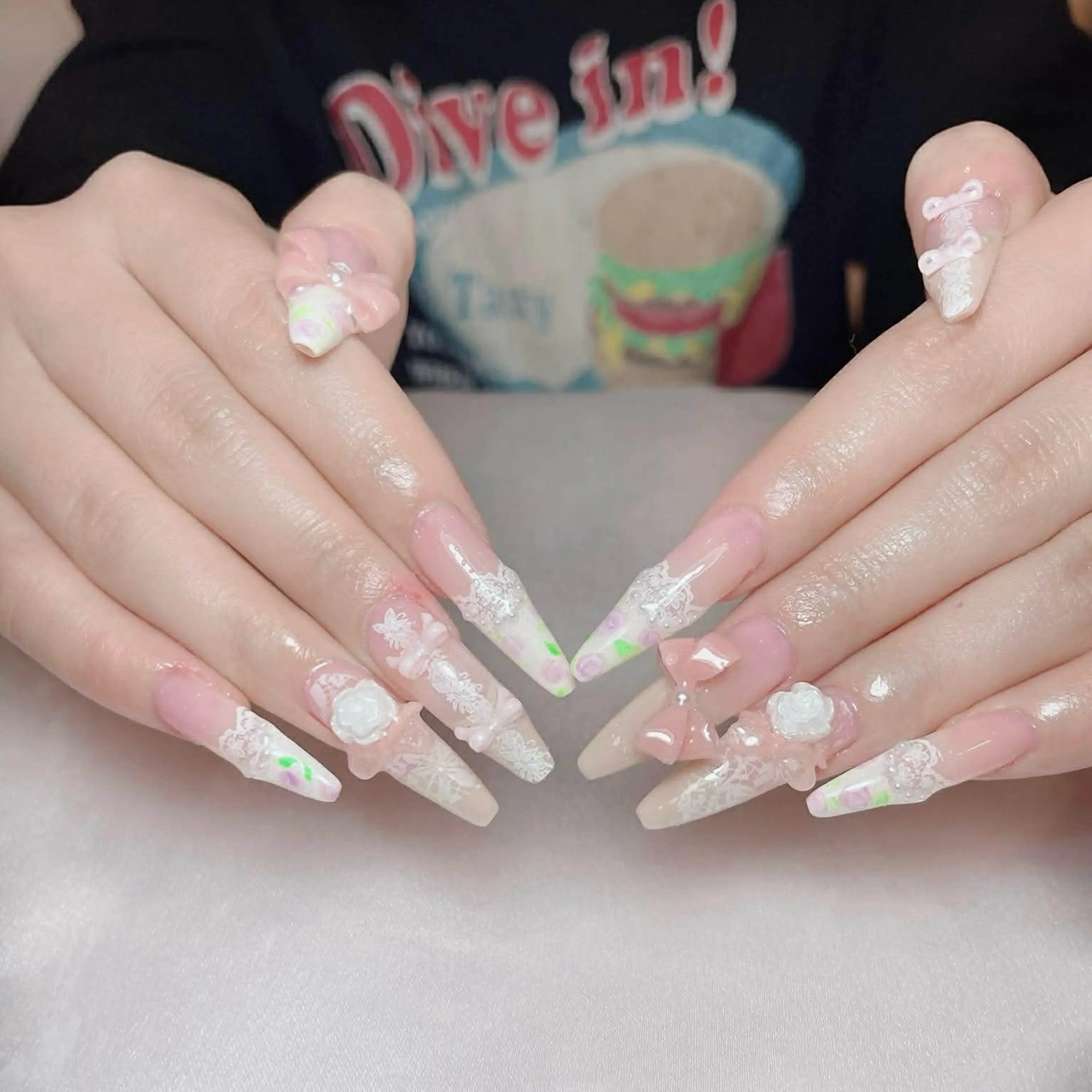 ネイル アートネイル ジェルネイル 韓国ネイル ニュアンスネイル ワンカラーネイル ハンドネイル Queen Nail Salonのネイルデザイン