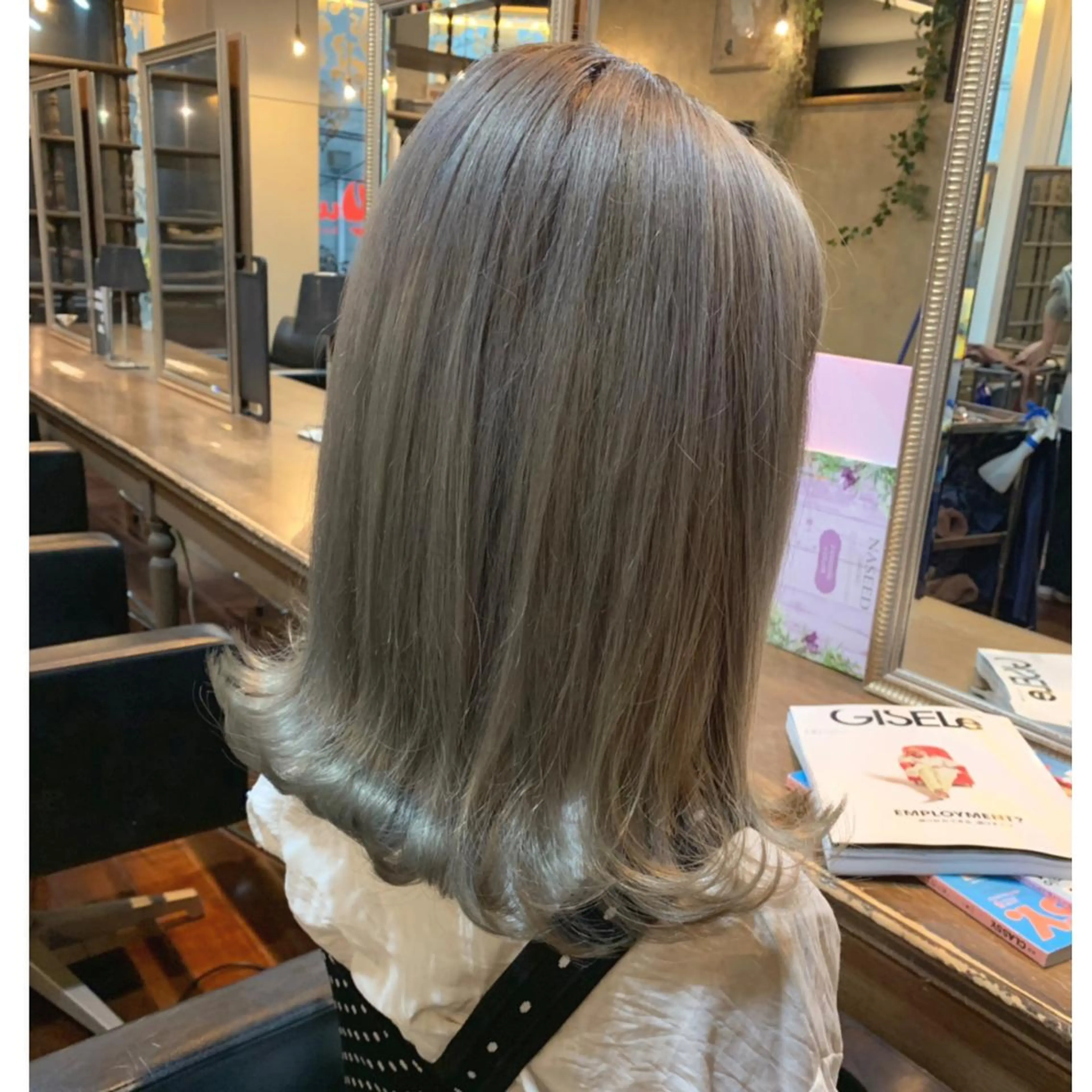 セミロング ヘアカラー トリートメント 吉本 yoshimotoのヘアスタイル