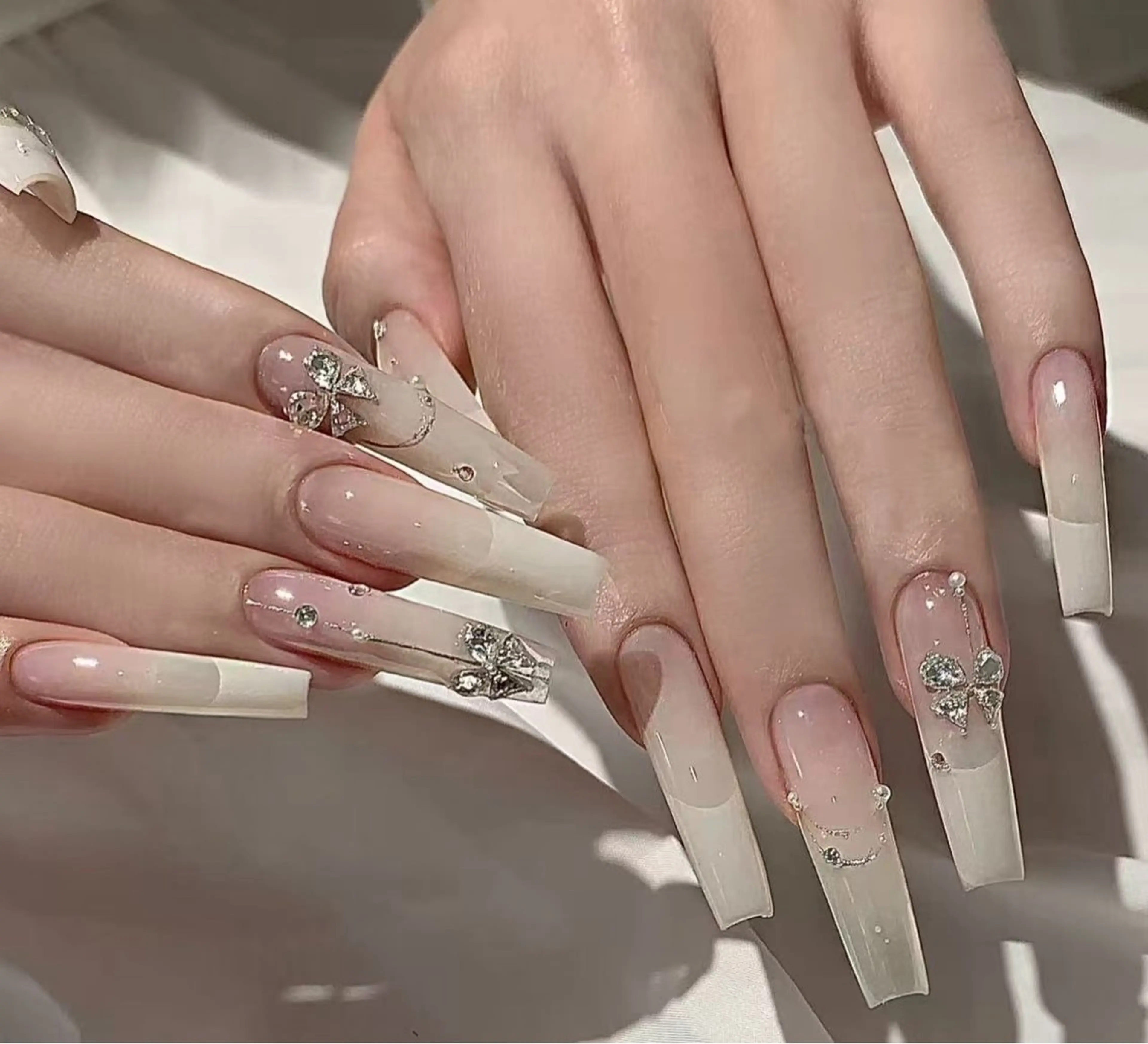 ネイル オーロラネイル フラワーネイル フットネイル フレンチネイル ジェルネイル ハンドネイル BabyYouMi nailのネイルデザイン