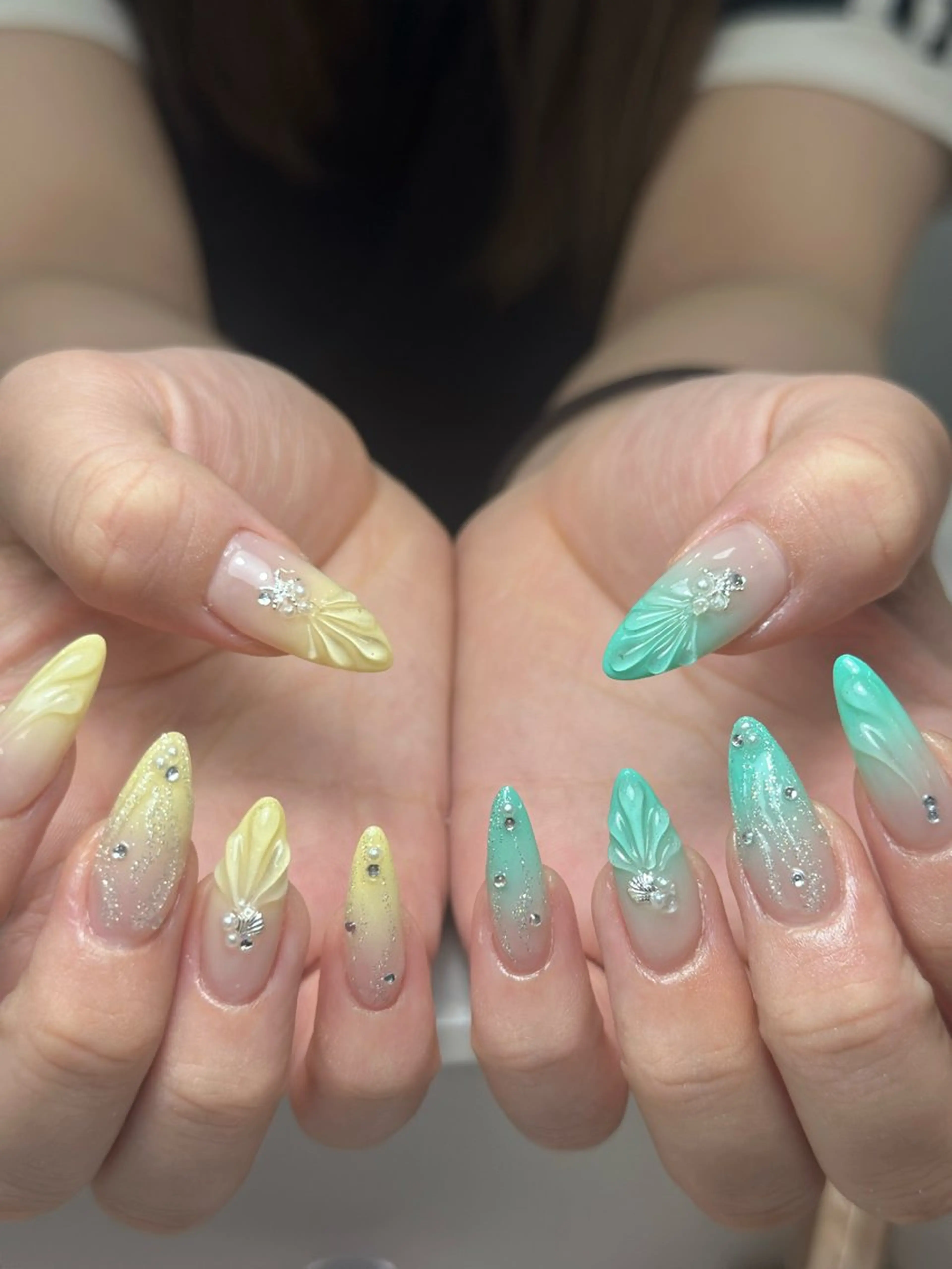 ネイル フレンチネイル グラデーション 韓国ネイル マグネットネイル シンプルネイル ハンドネイル CoMo Nail Studio所属・CoMo Nailのネイルデザイン