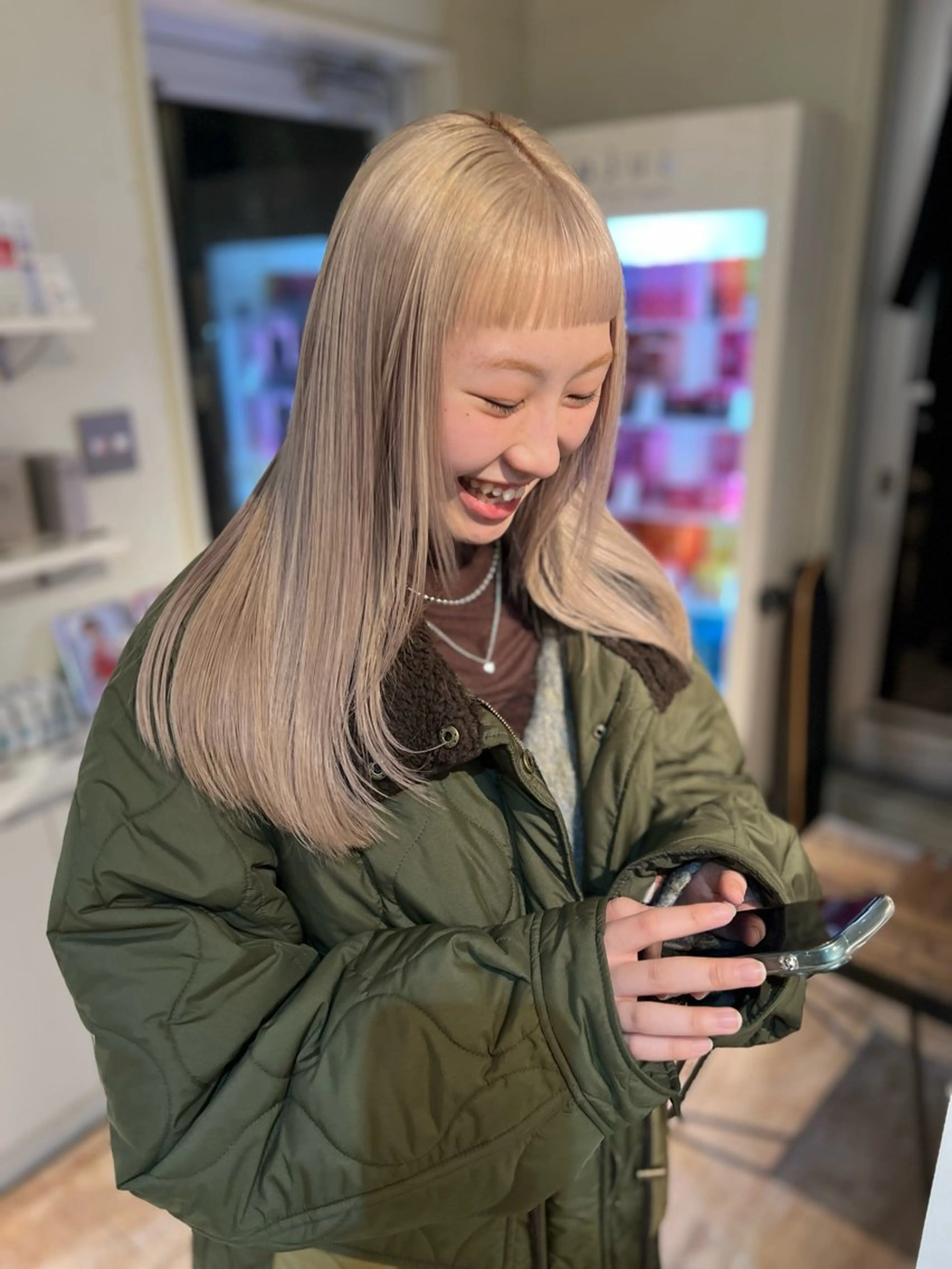 セミロング ヘアカラー Kakui Yuikaのヘアスタイル