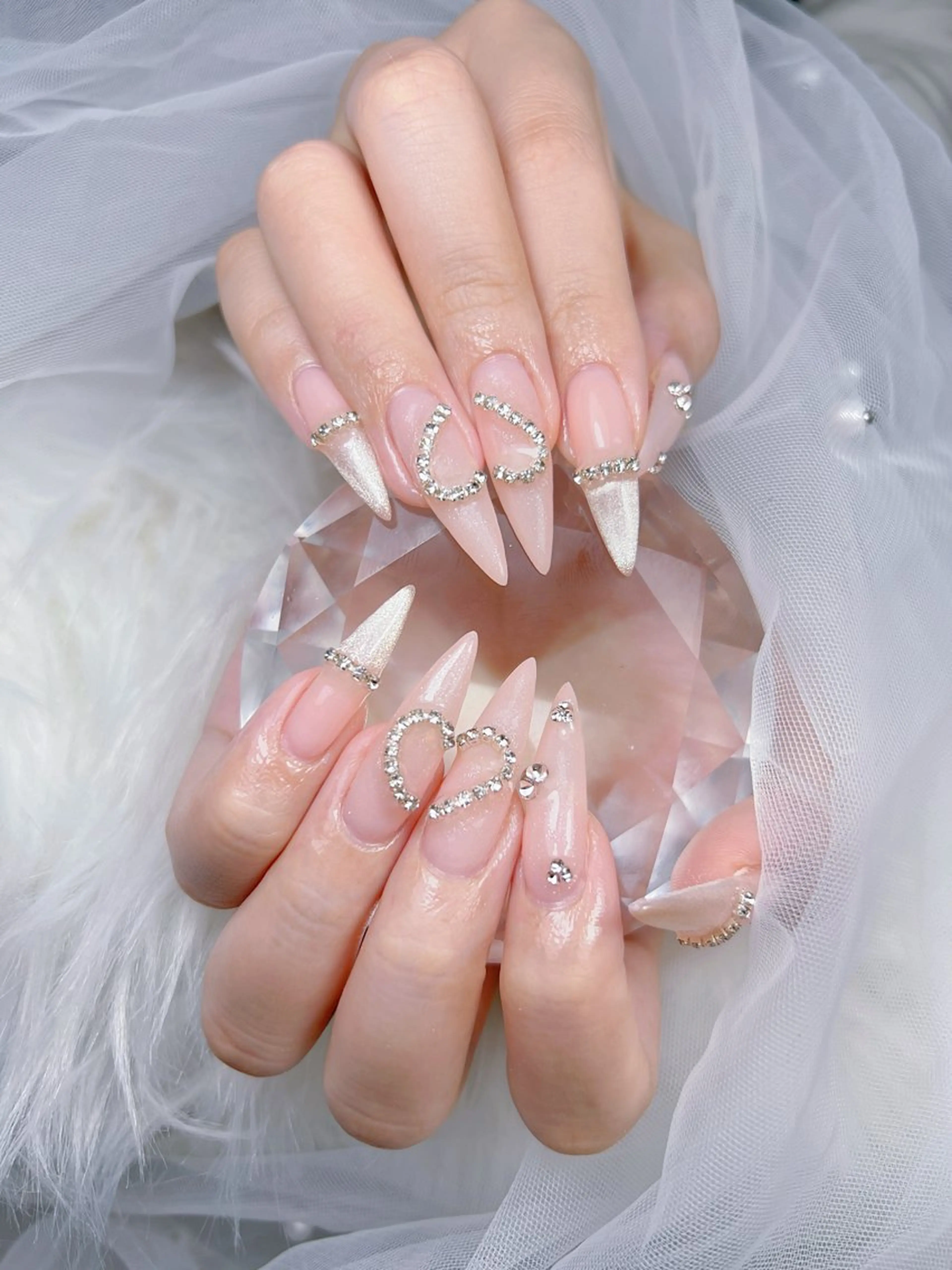 ネイル アートネイル オーロラネイル チークネイル 長さ出し フットネイル ハンドネイル ハンドケア Mio_ Noiranailのネイルデザイン