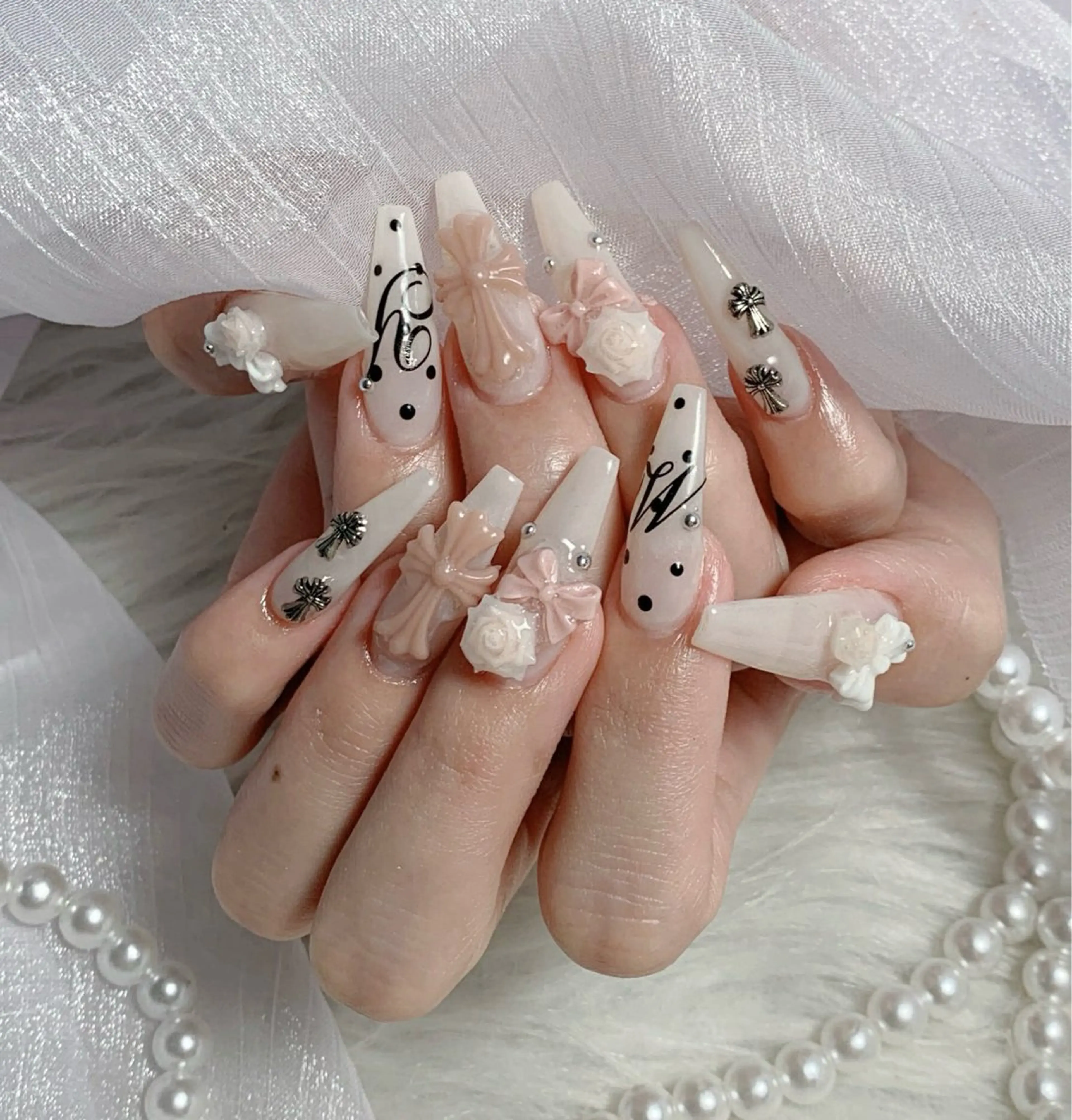 ネイル オーロラネイル ブラウン フラッシュネイル フラワーネイル ホログラムネイル ハンドネイル Amee Nail Salonのネイルデザイン