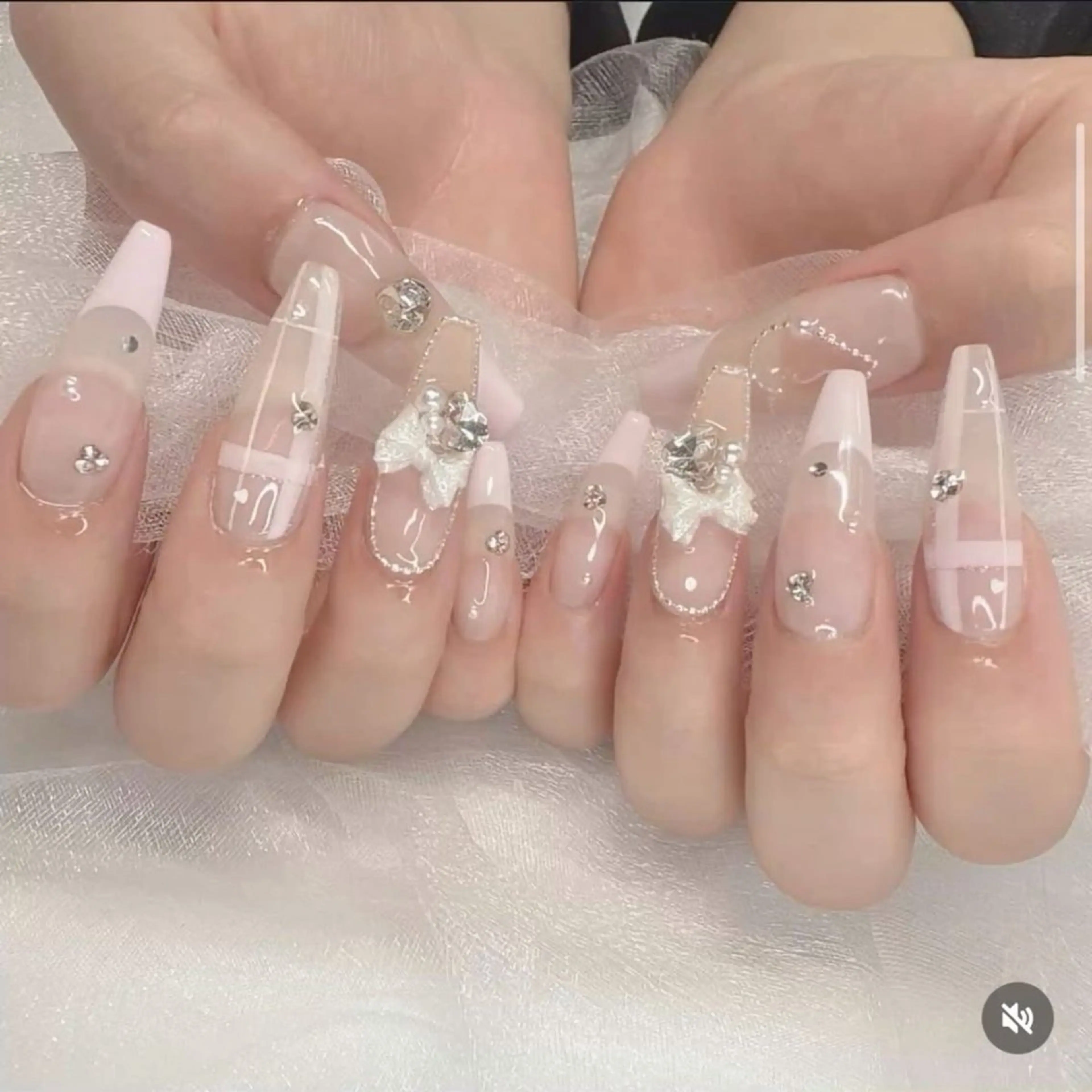 ネイル フレンチネイル キラキラネイル 韓国ネイル シンプルネイル ワンホンネイル ハンドネイル MEI Nailのネイルデザイン