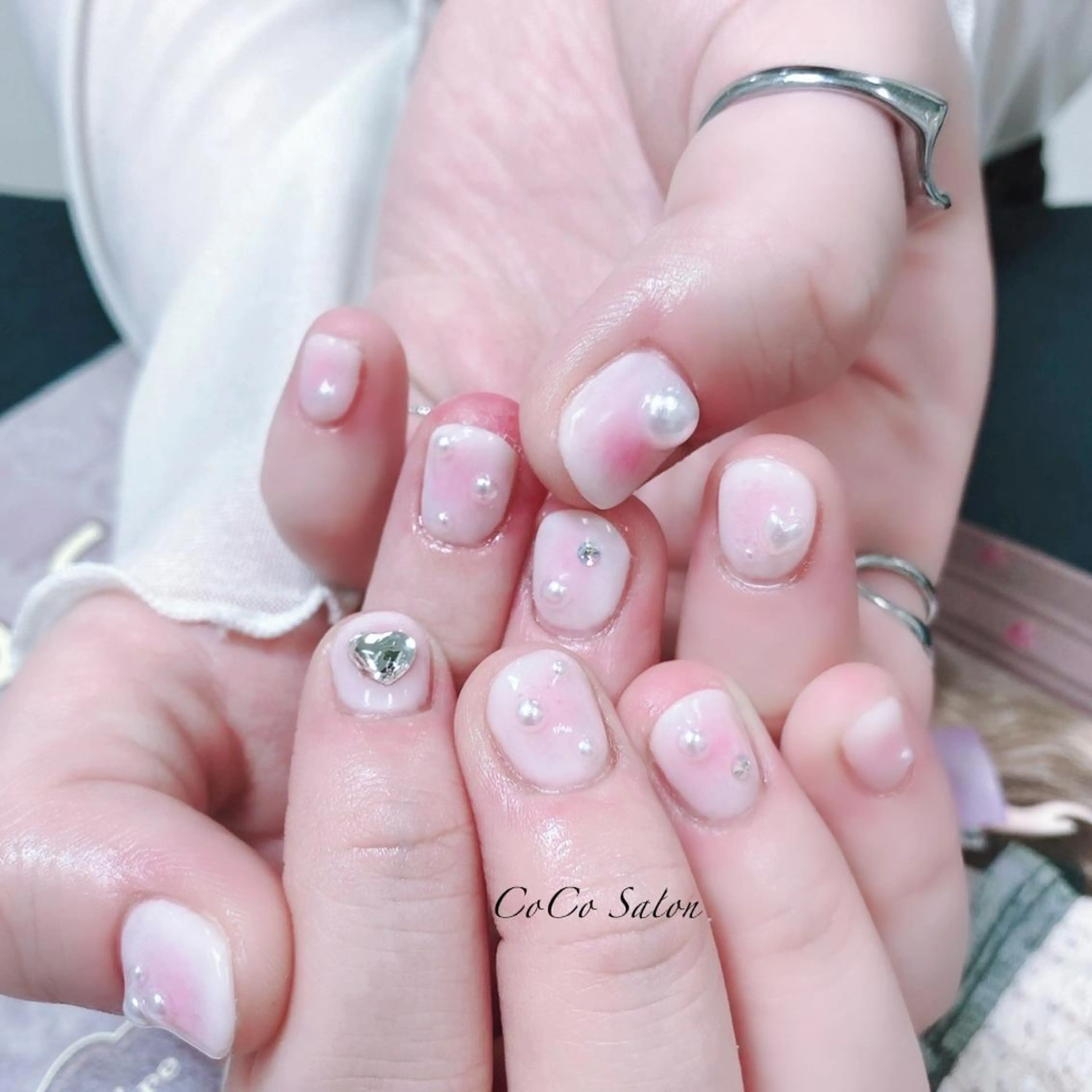 ネイル チークネイル 長さ出し ジェルネイル グラデーション ハート ハンドネイル CoCoSalon ネイル/まつ毛予約のネイルデザイン