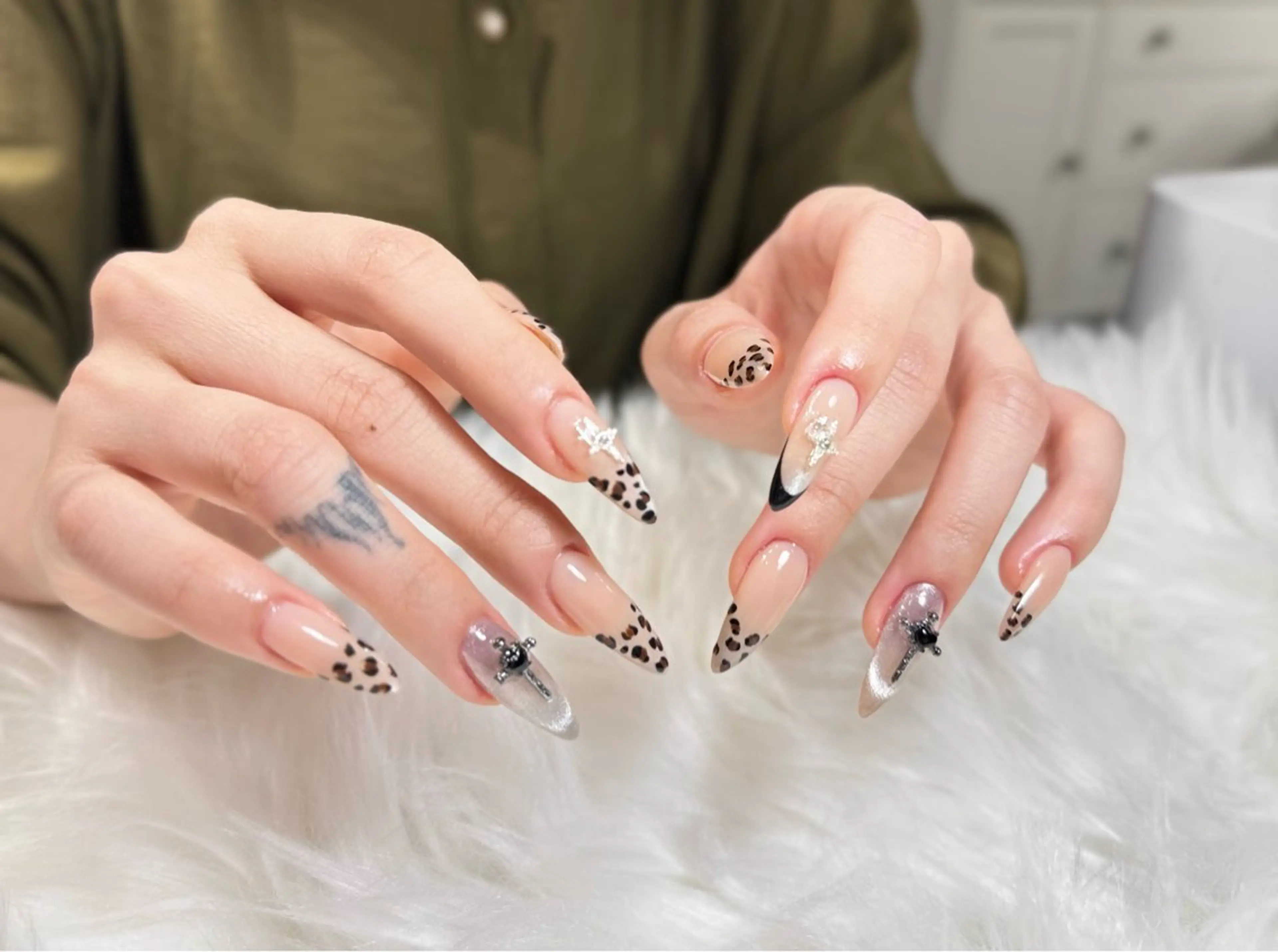 ネイル オーロラネイル チークネイル フットネイル フレンチネイル ジェルネイル ハンドネイル Nichi Nailsのネイルデザイン