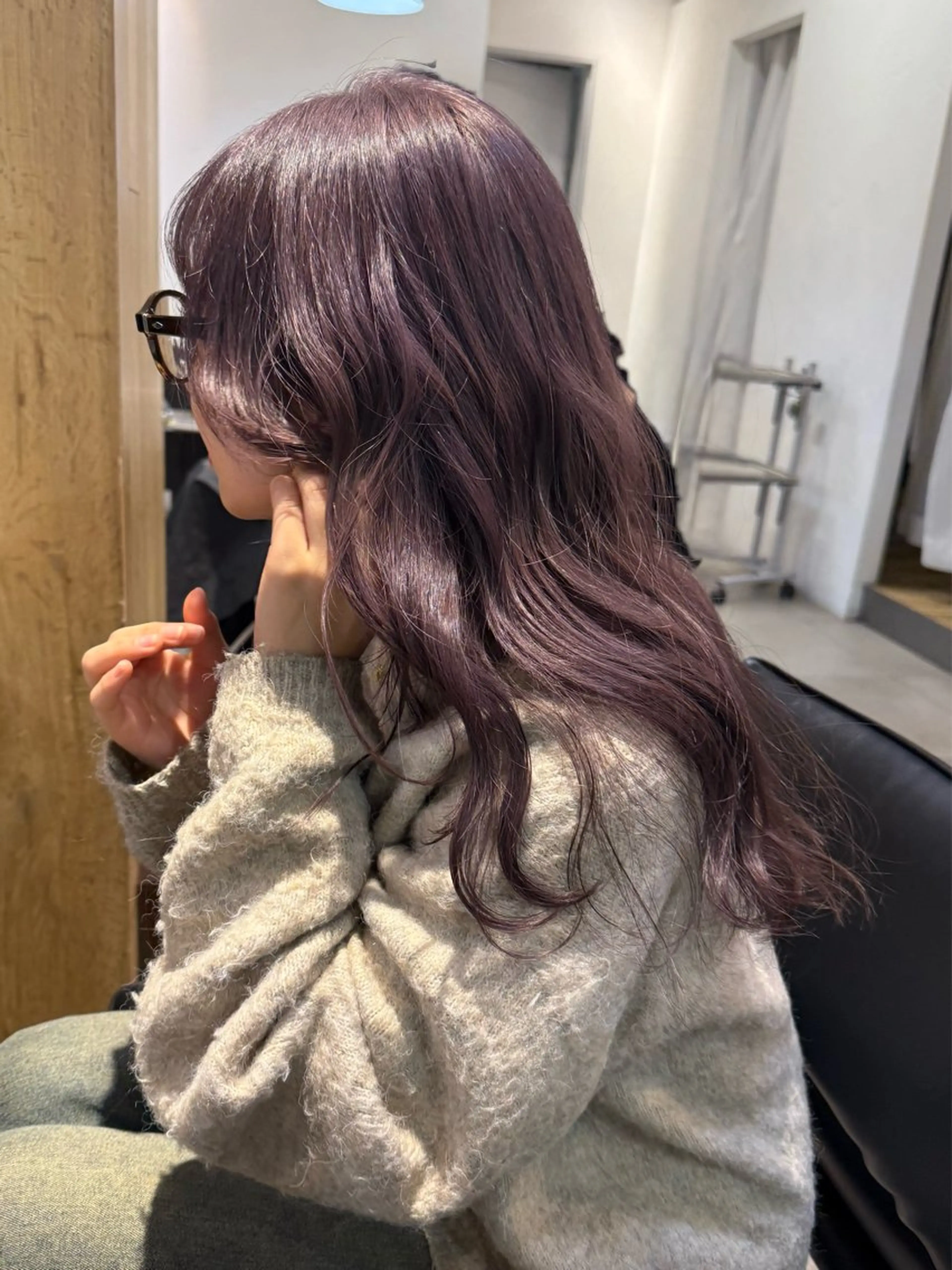 ロング カラー ミルクティー× グレージュMOMOのヘアスタイル