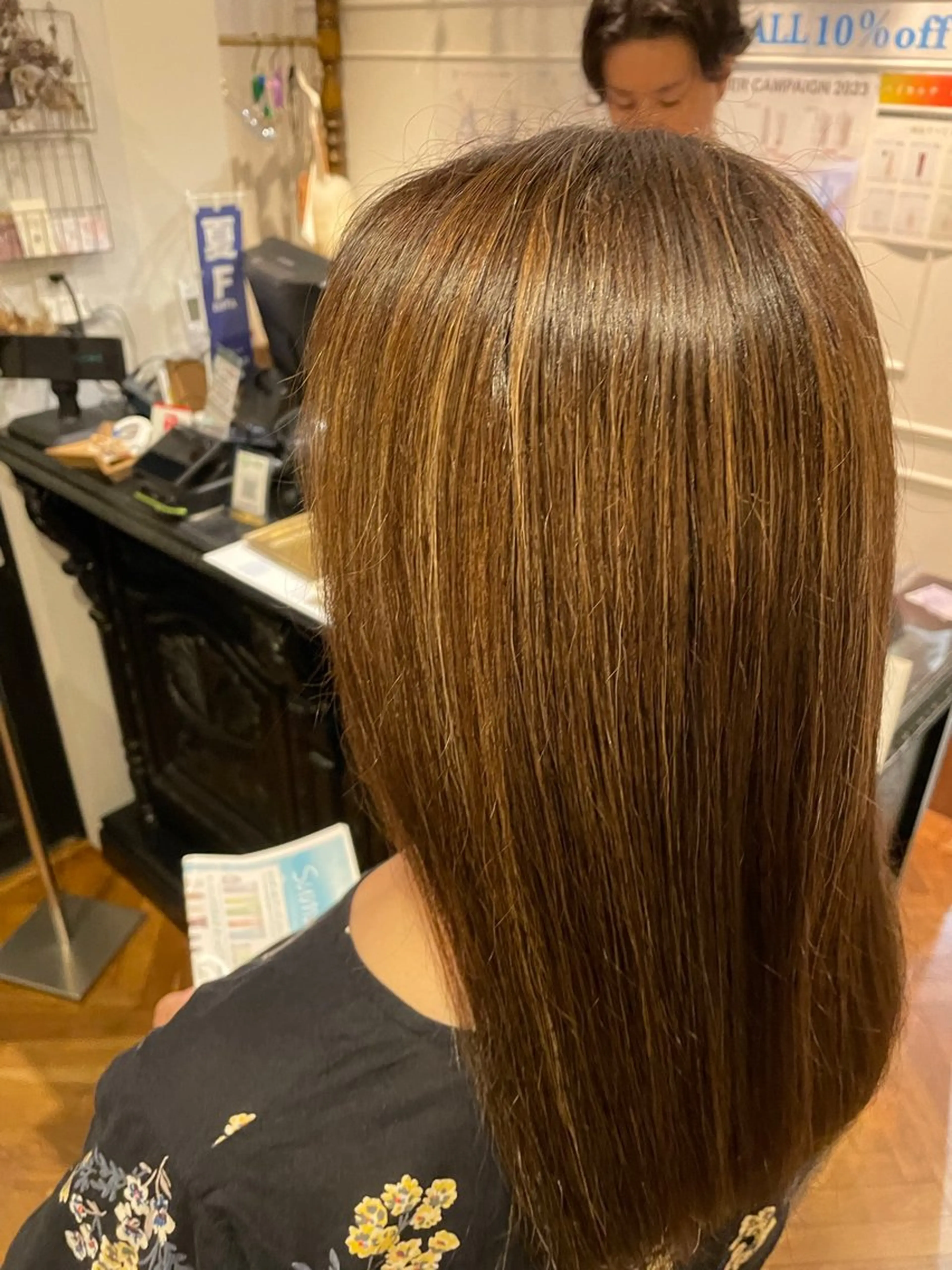 セミロング カラー ハイライトカラー ハイライト トリコヘアサロン 新井千智のヘアスタイル