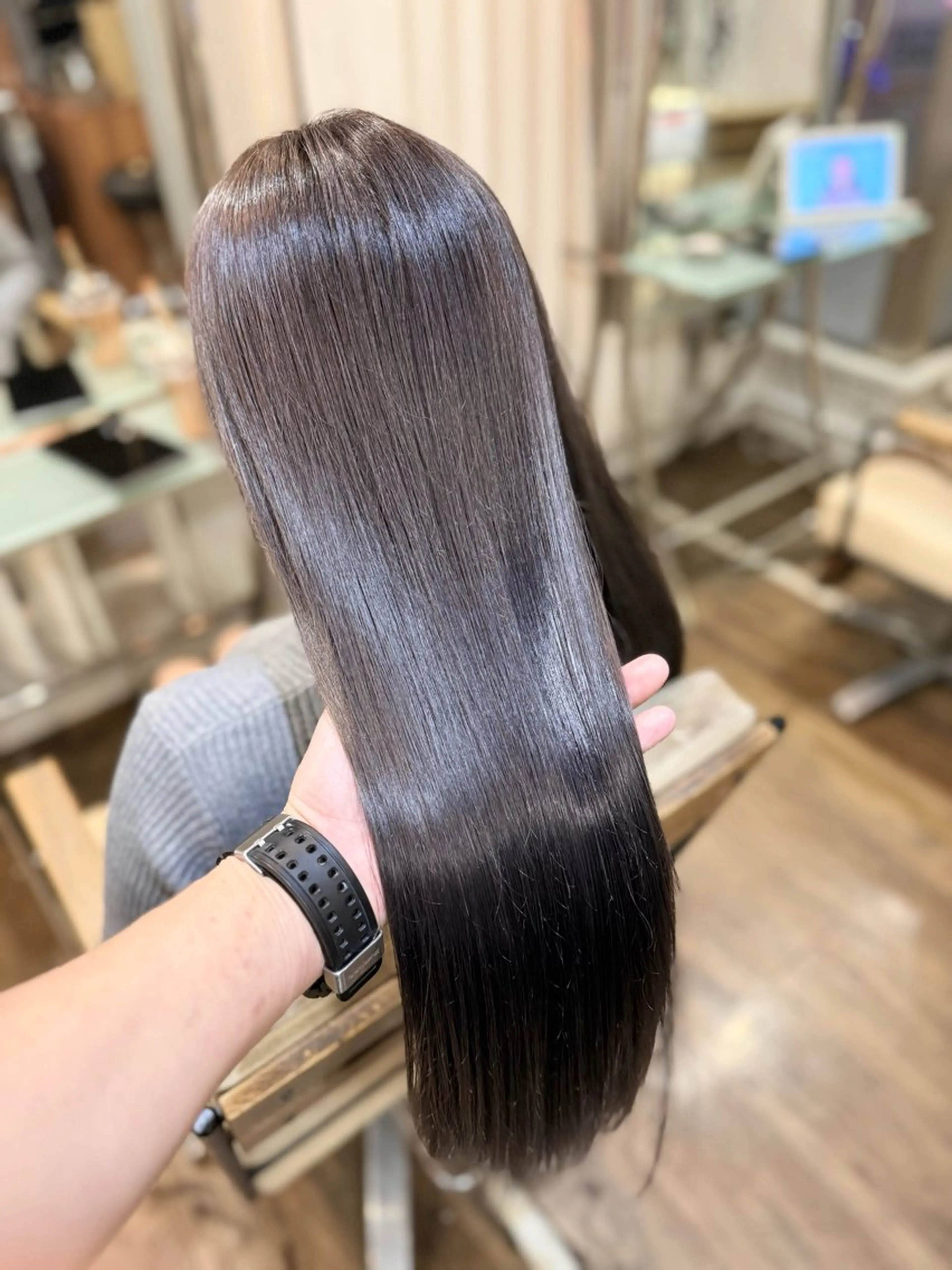 セミロング カラー パーマ ヘアアレンジ グレージュ シルバー シルバーグレージュ 髪質改善 トリートメント 👑指名率No.1 👑坂口飛翔のヘアスタイル