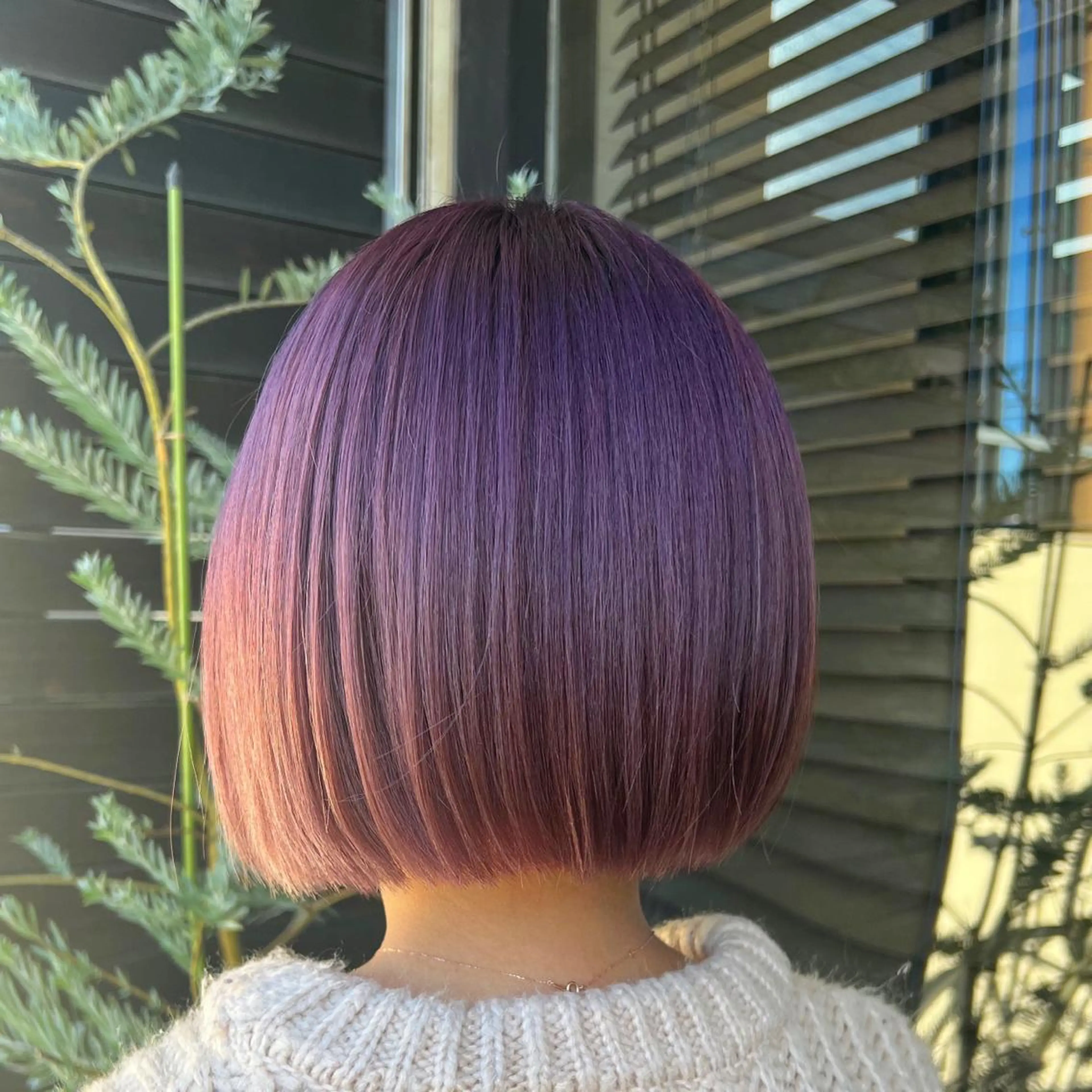 ミディアム パープルカラー 三原 つばさのヘアスタイル