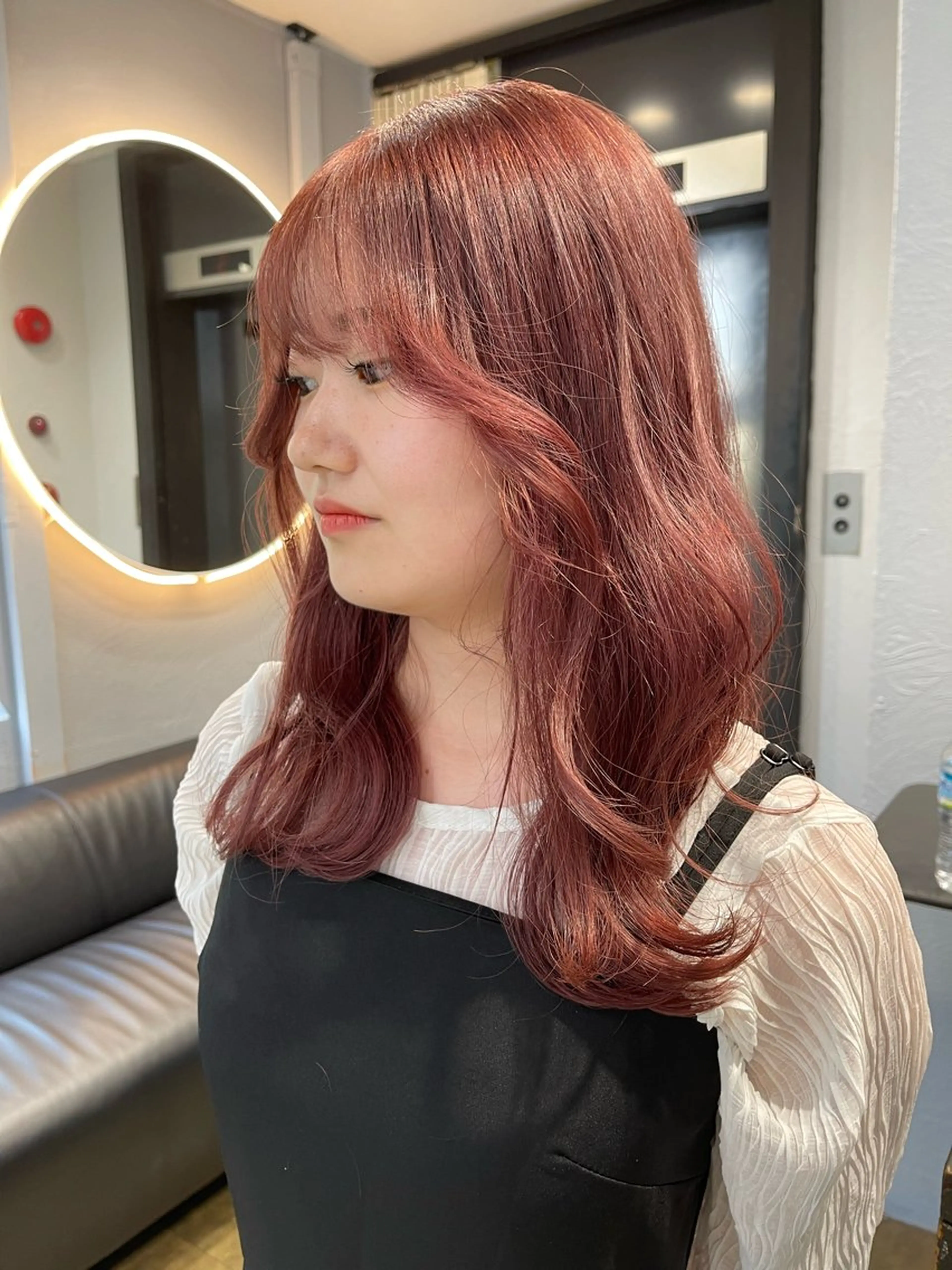 セミロング カラー ブリーチ ケアブリーチ デザインカラー ダブルカラー イヤリングカラー TATSUブリーチ/ ミルクティーベージュのヘアスタイル