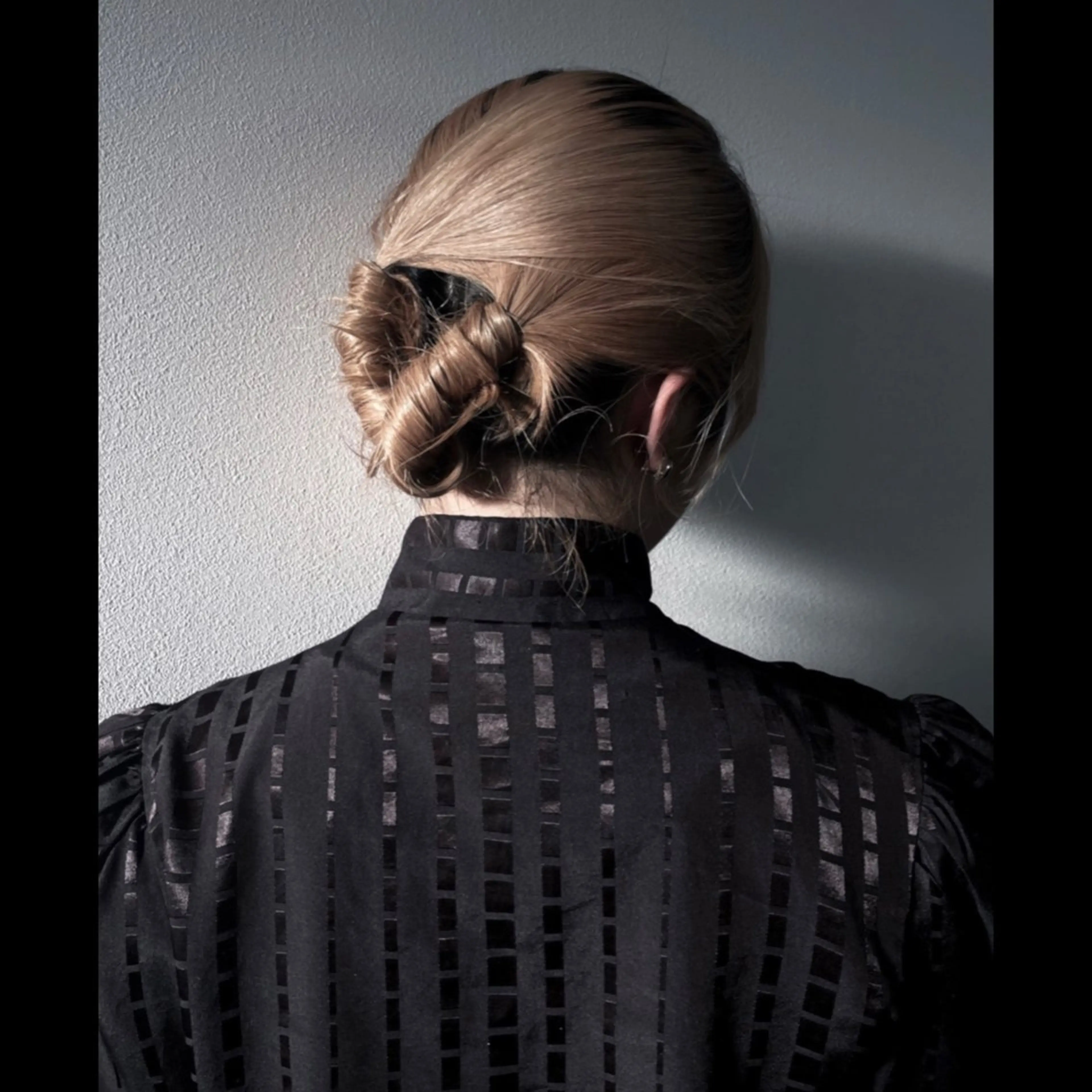 ミディアム 彩名/透明感カラー/ レイヤーカットのヘアスタイル