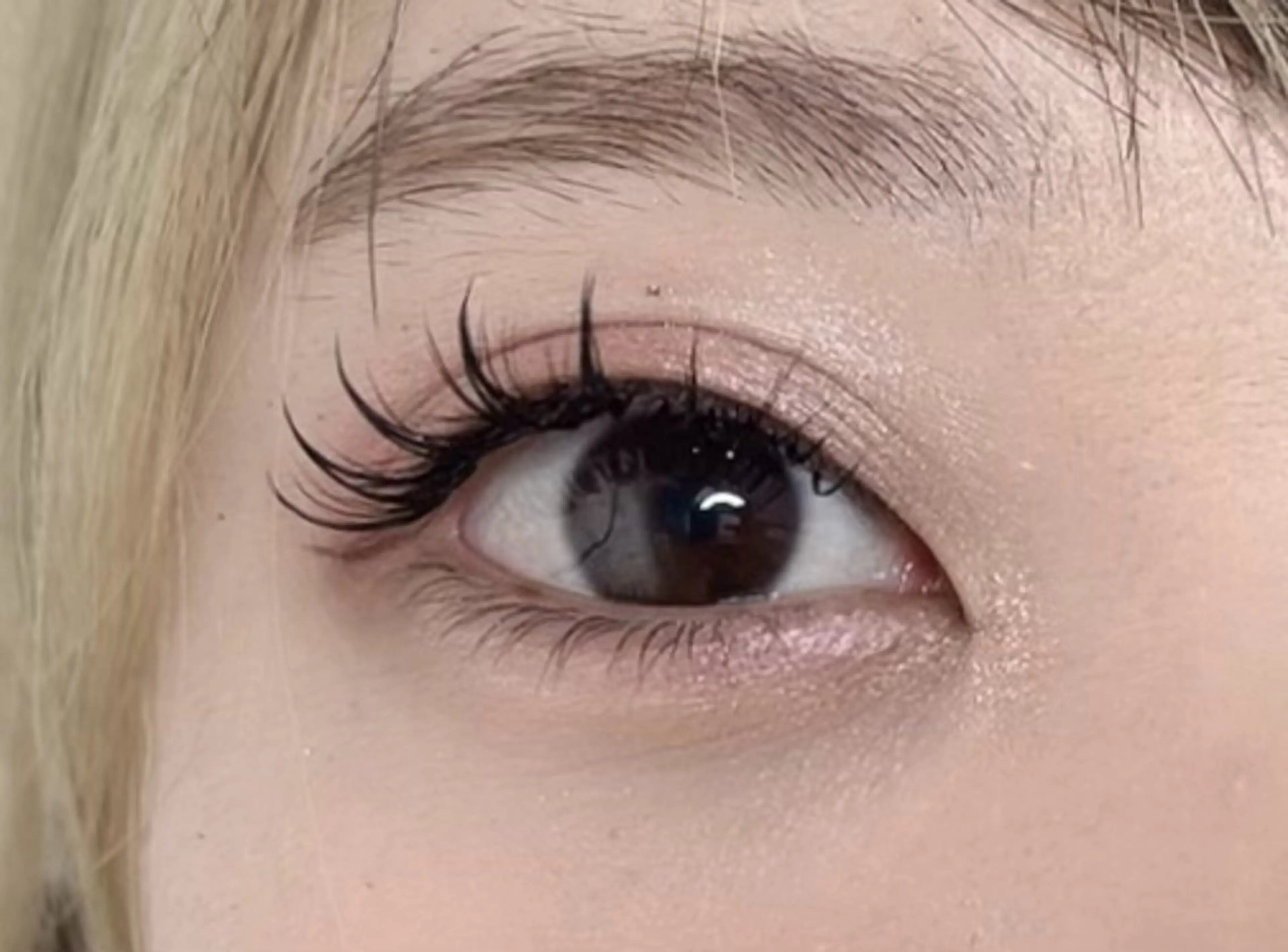 マツエク・マツパ 束感まつ毛 カラーマツエク フラットラッシュ パリジェンヌラッシュリフト まつげパーマ H eraのマツエク・マツパデザイン