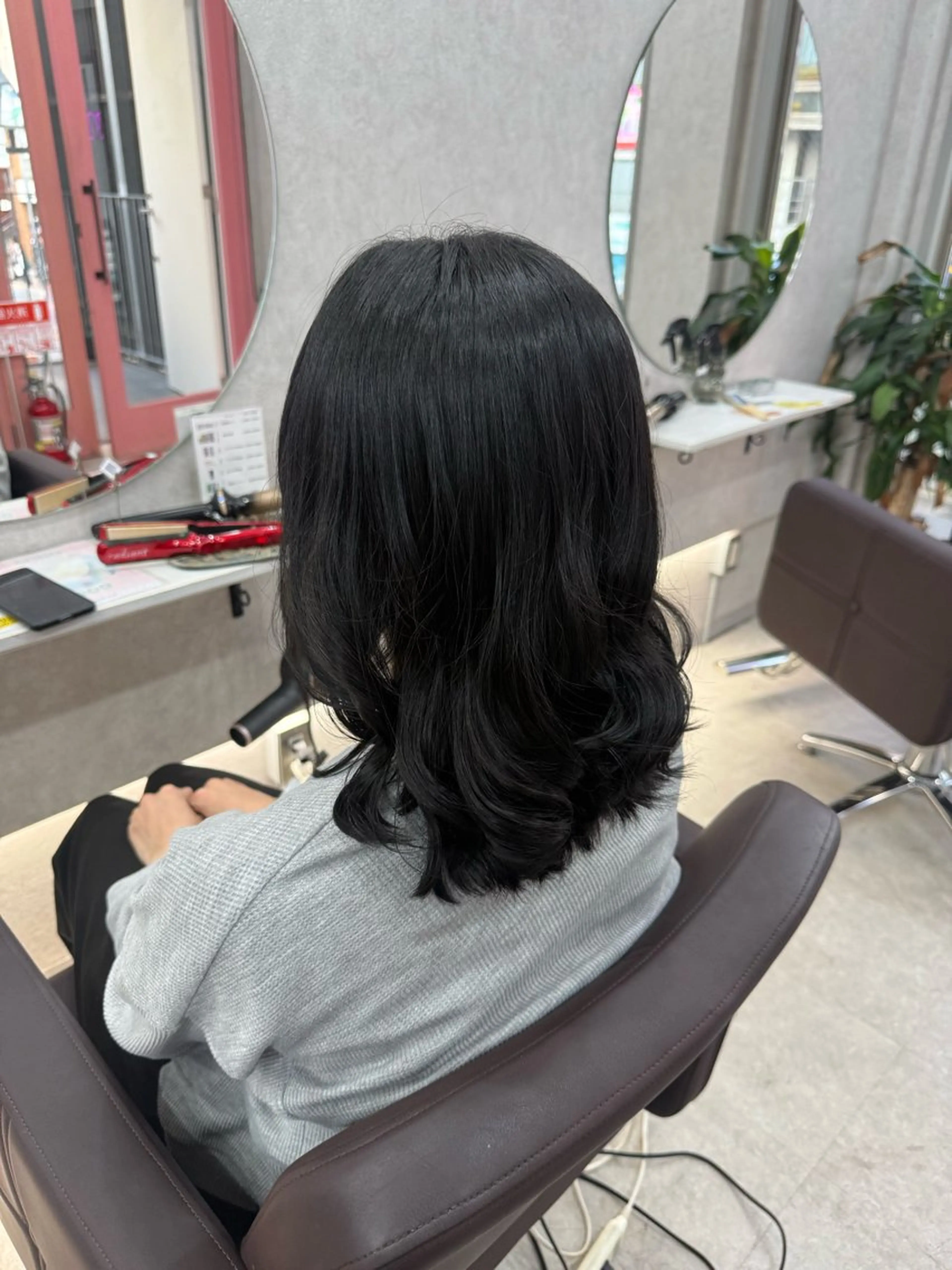 カラー ヘアカラー 関 愛菜のヘアスタイル