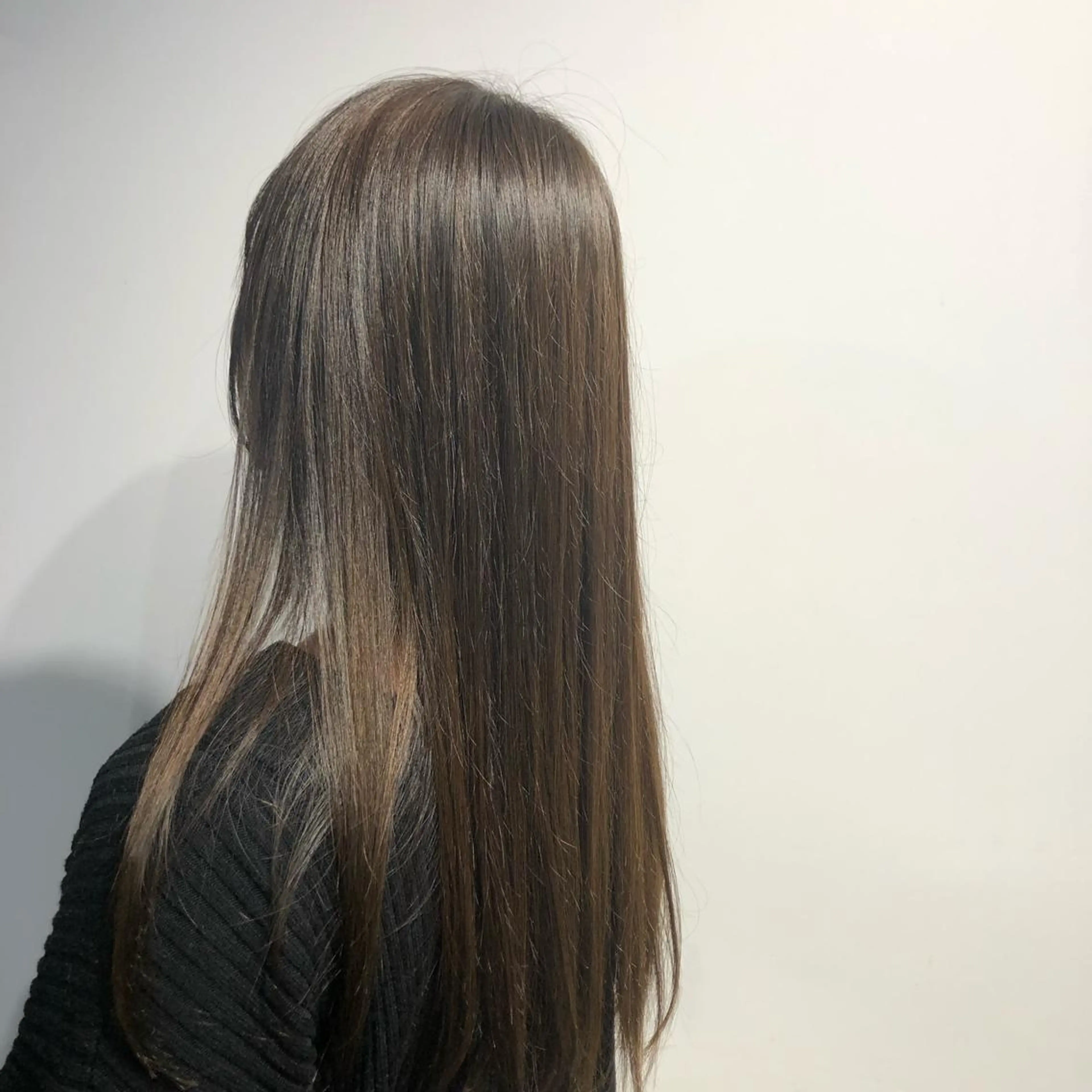 ロング 切りっぱなしボブ ボブ 斜めバング 伸ばしかけ レイヤーカット VOICE　hair所属・レイヤーカット 川田くるみのヘアスタイル