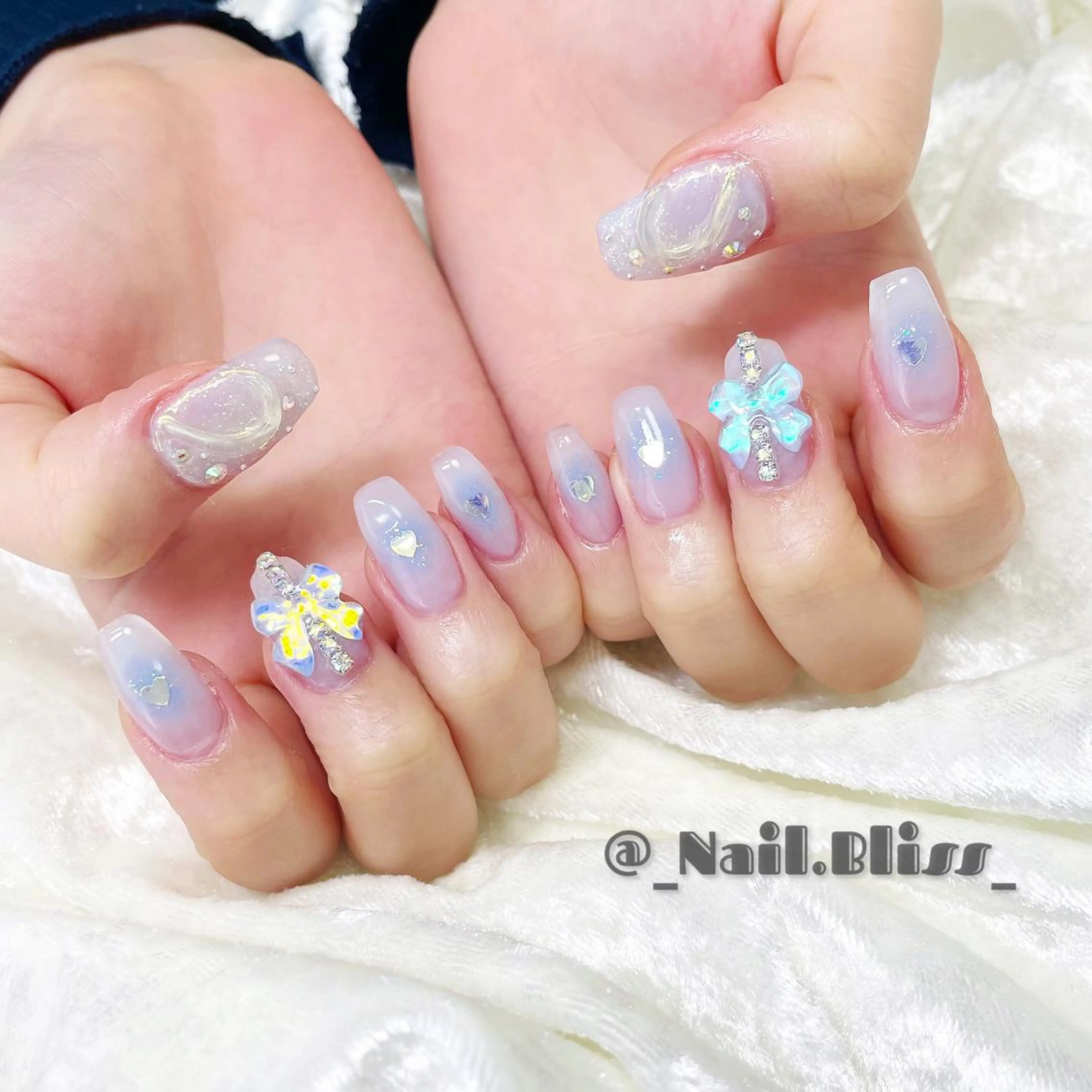 ネイル チークネイル 水色 ハンドネイル NAIL BLISSのネイルデザイン